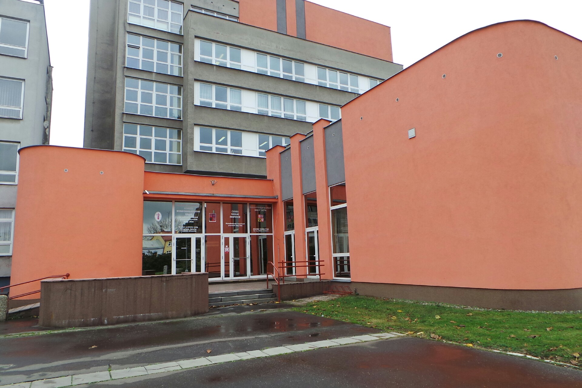 Mgr. Ing. Monika Michlová - soudní exekutor