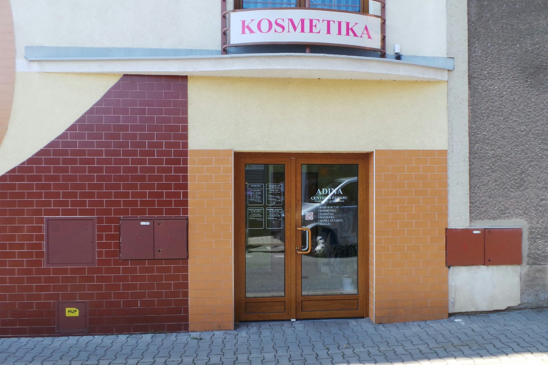 Jája Adlofová - Modeláž nehtů