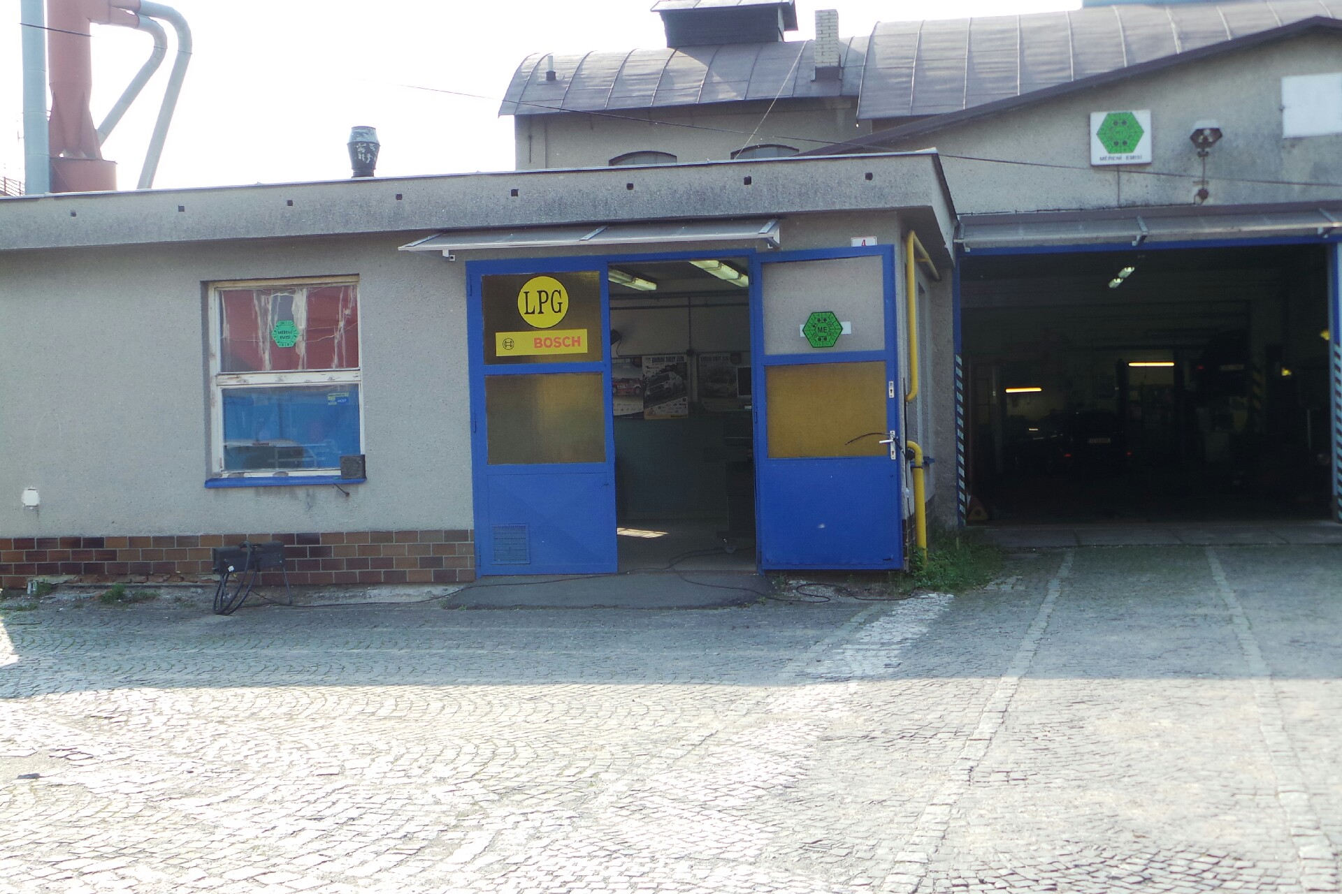 AD-auto-elektroopravna, výrobní družstvo