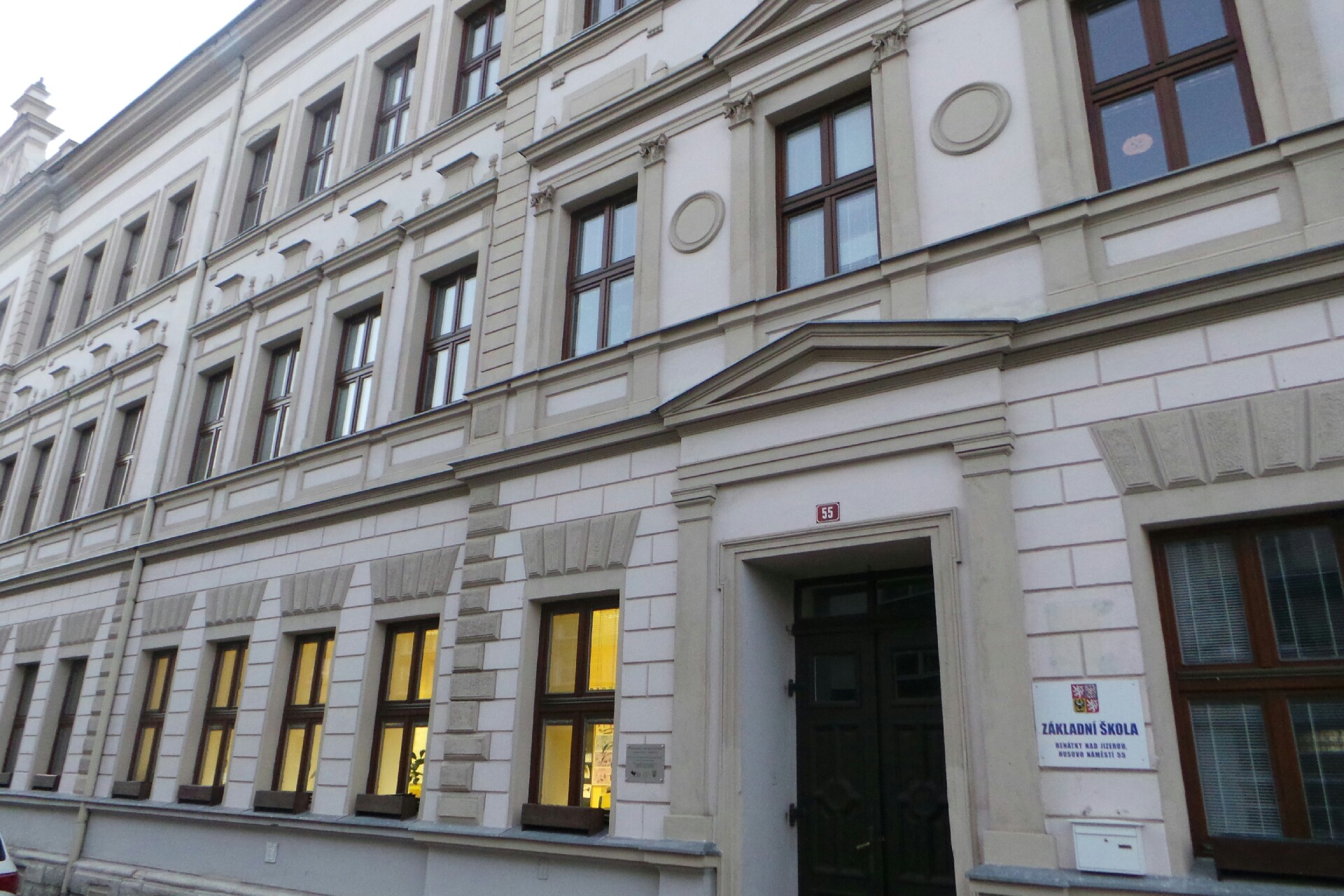 Základní škola Benátky nad Jizerou, Husovo náměstí 55