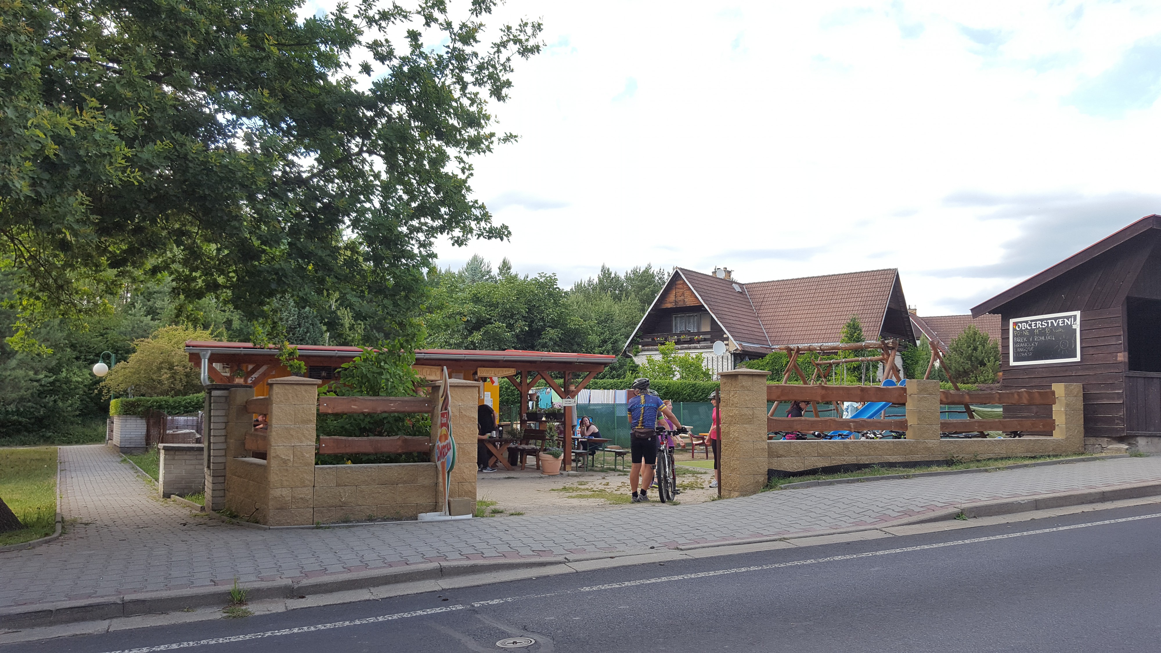 Občerstvení U pamětní lípy foto 2