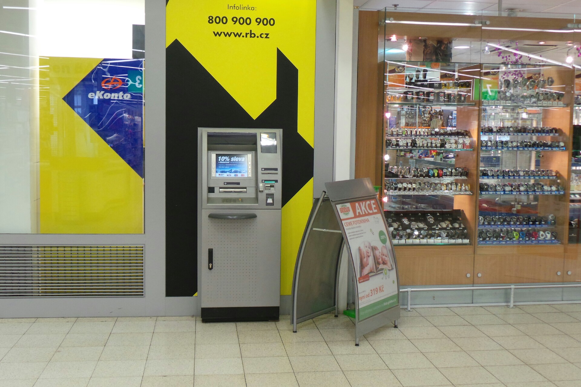 Raiffeisenbank - bankomat