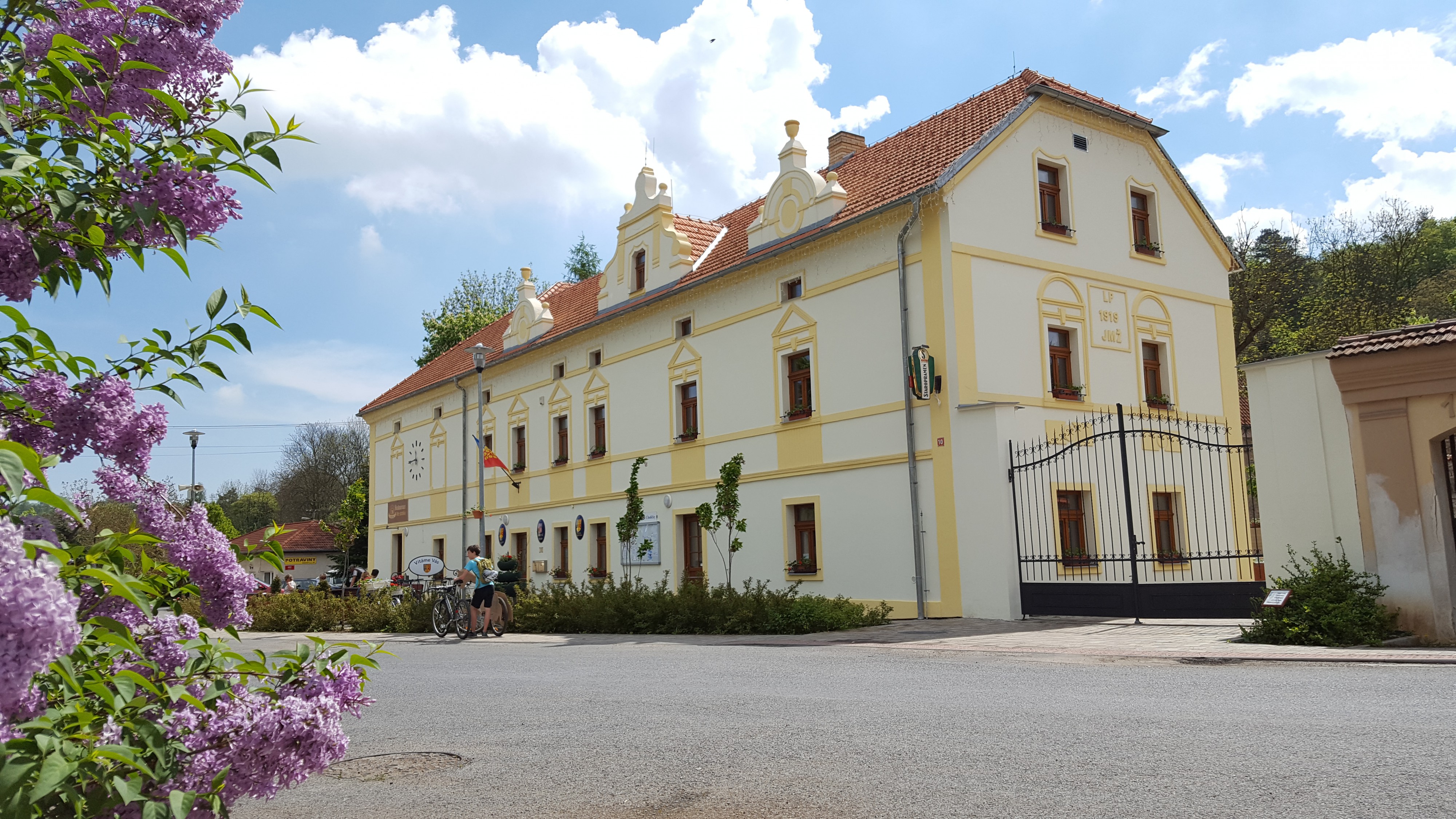 Úholičky - obecní úřad