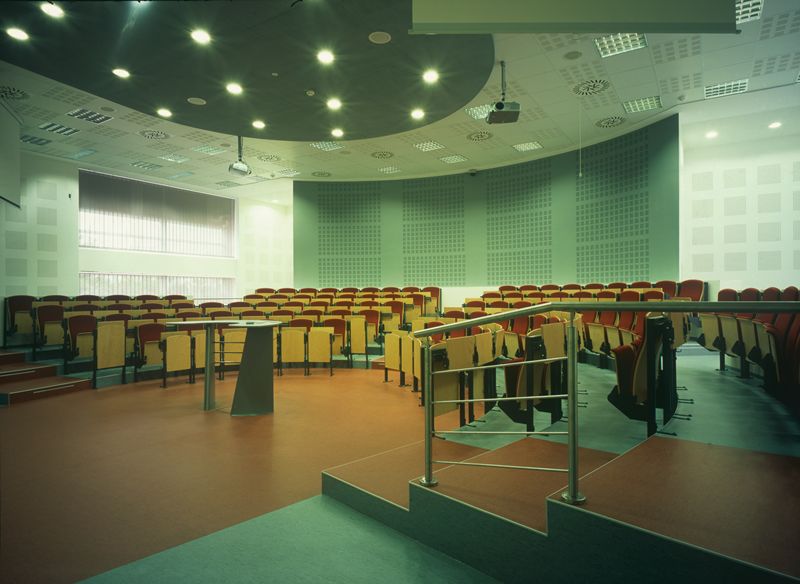 Panevropská vysoká škola foto 2