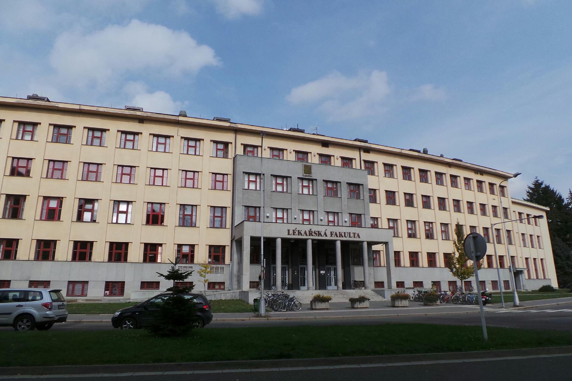 Ústav farmakologie Lékařské fakulty v Hradci Králové - Univerzita Karlova