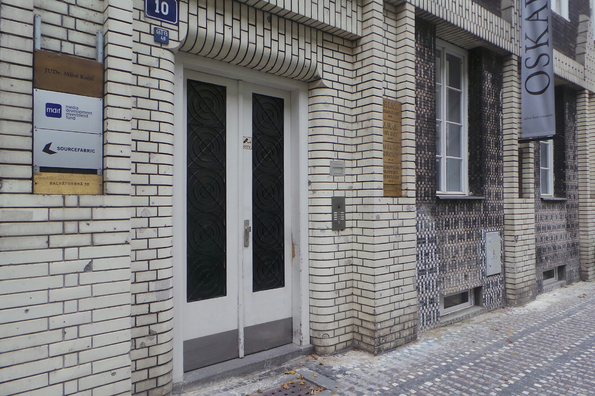 U N I T and S O F A, s.r.o.