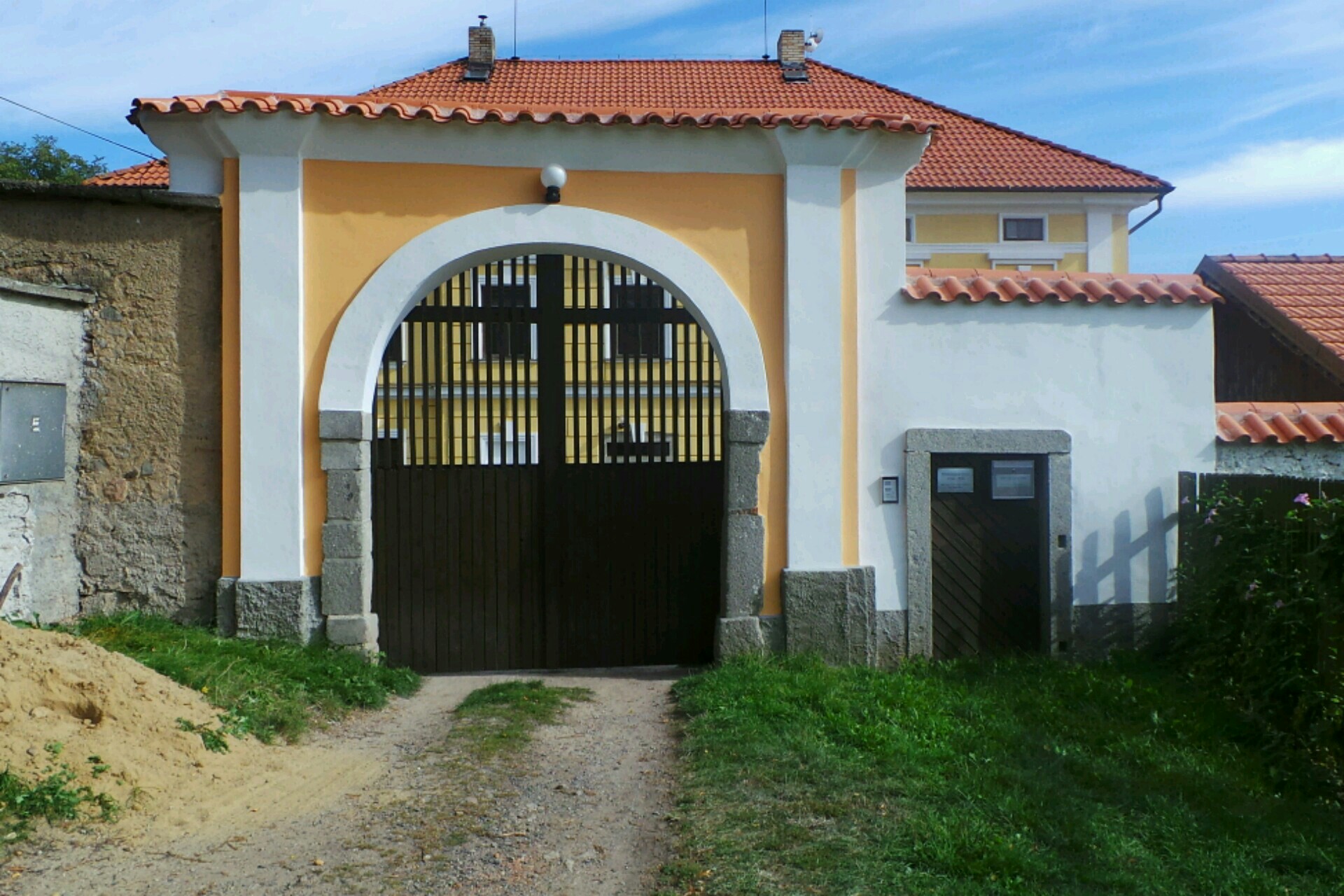 Římskokatolická farnost Pečice