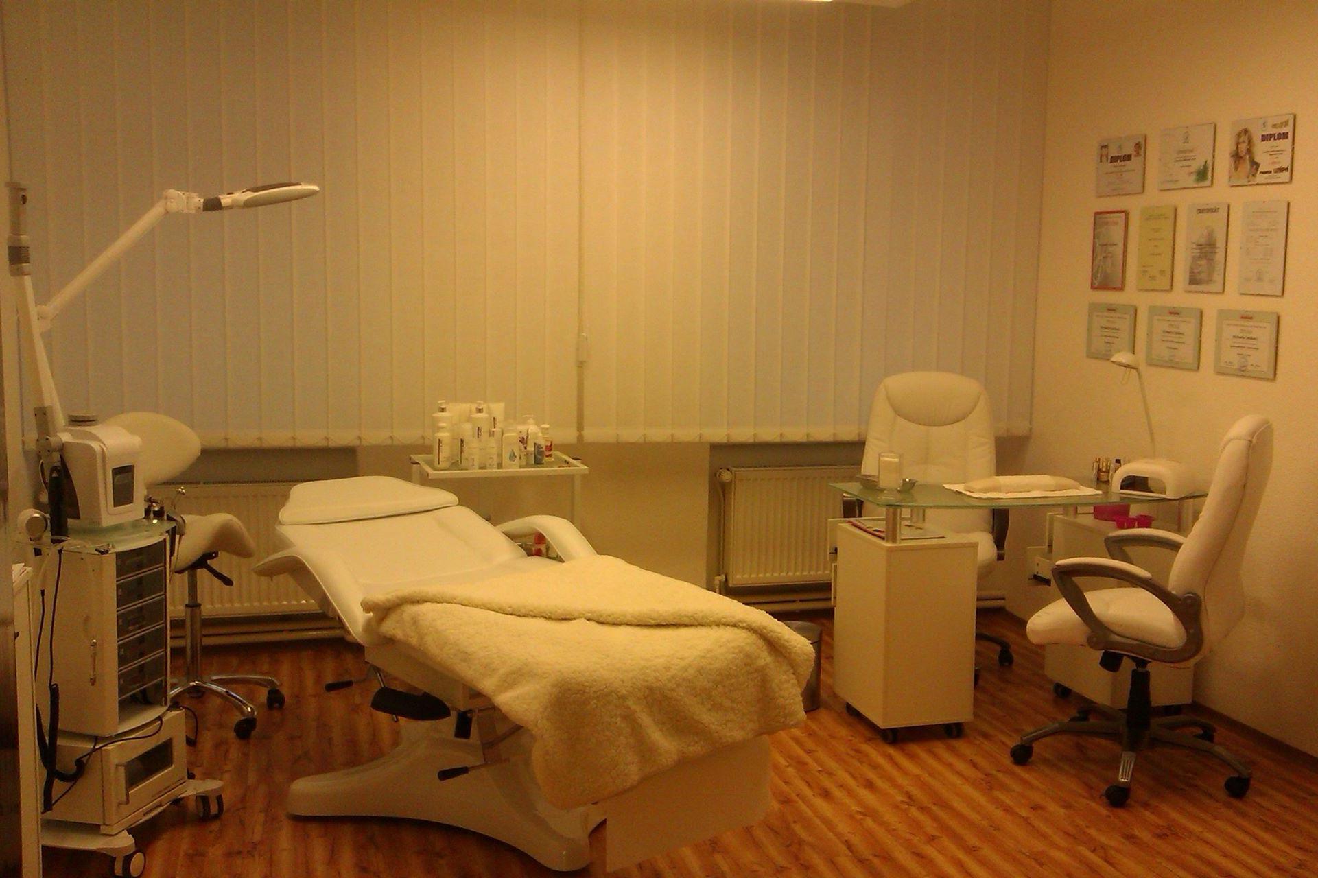 Deluxe cosmetic - Michaela Cutáková