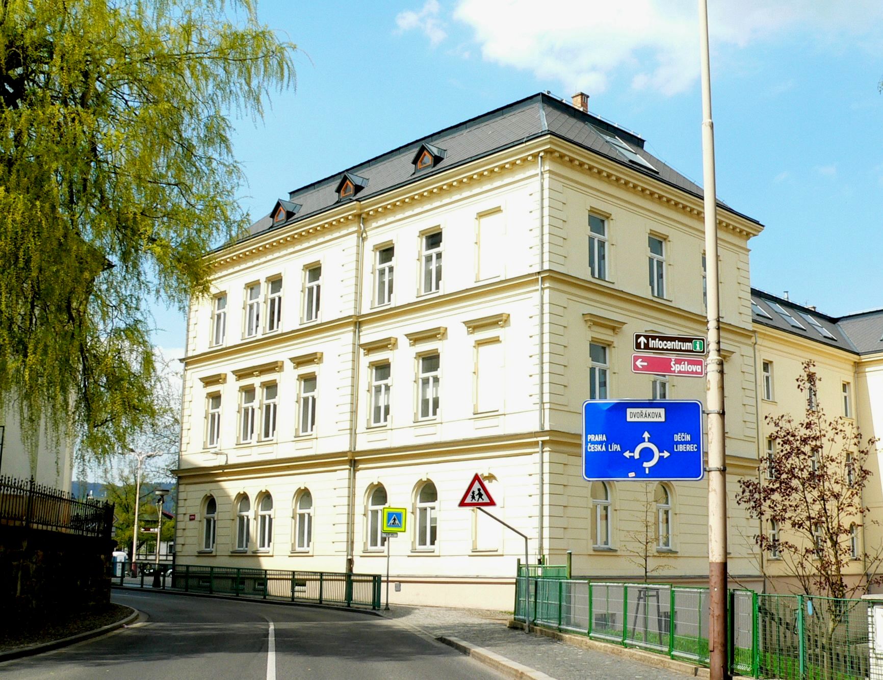 ZŠ Nový Bor, náměstí Míru foto 2