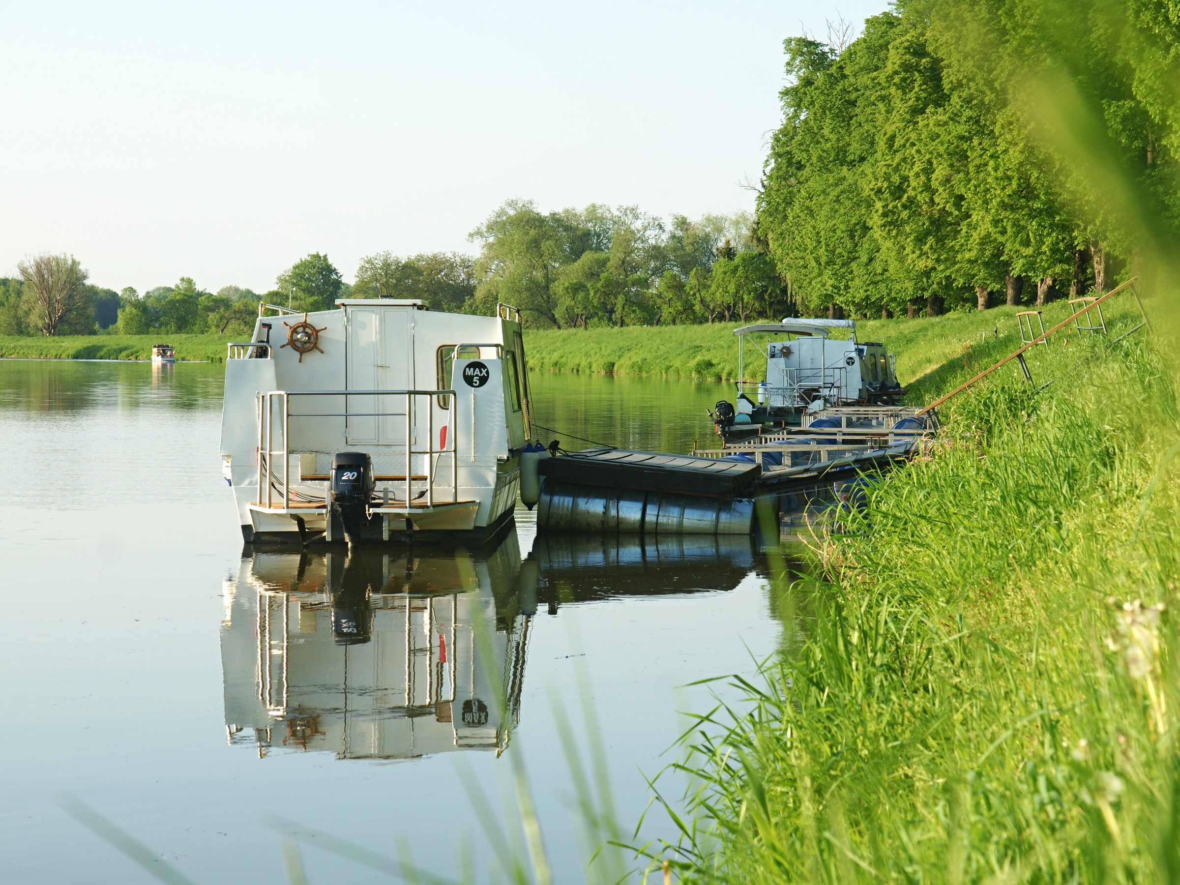 Baťák Hausboty - půjčovna lodí a hausbótů foto 2