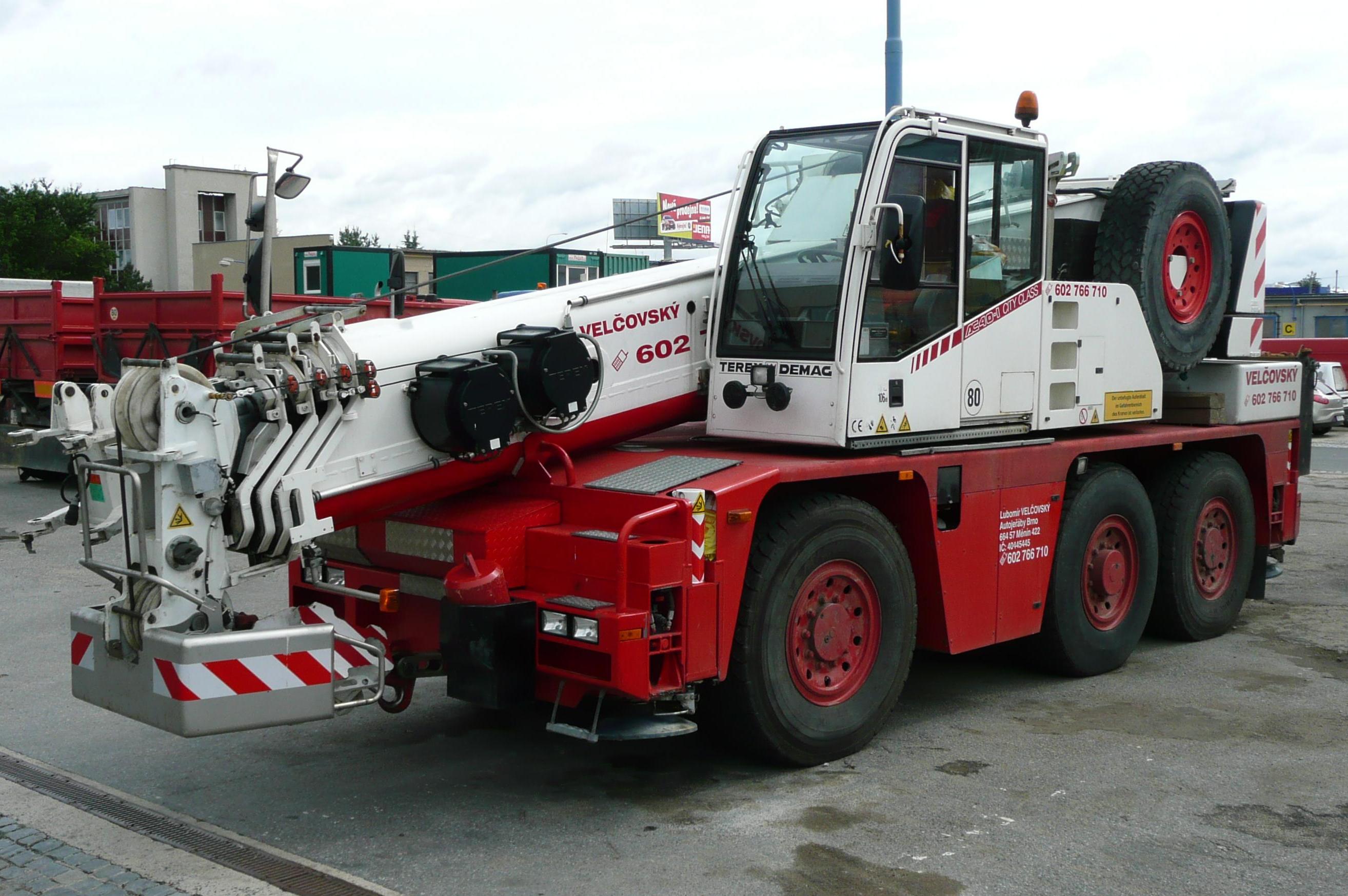 Autojeřáby - plošiny Velčovský