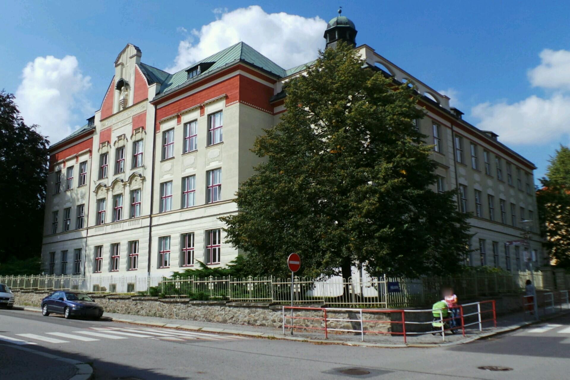 ZŠ Humpolec, Hálkova