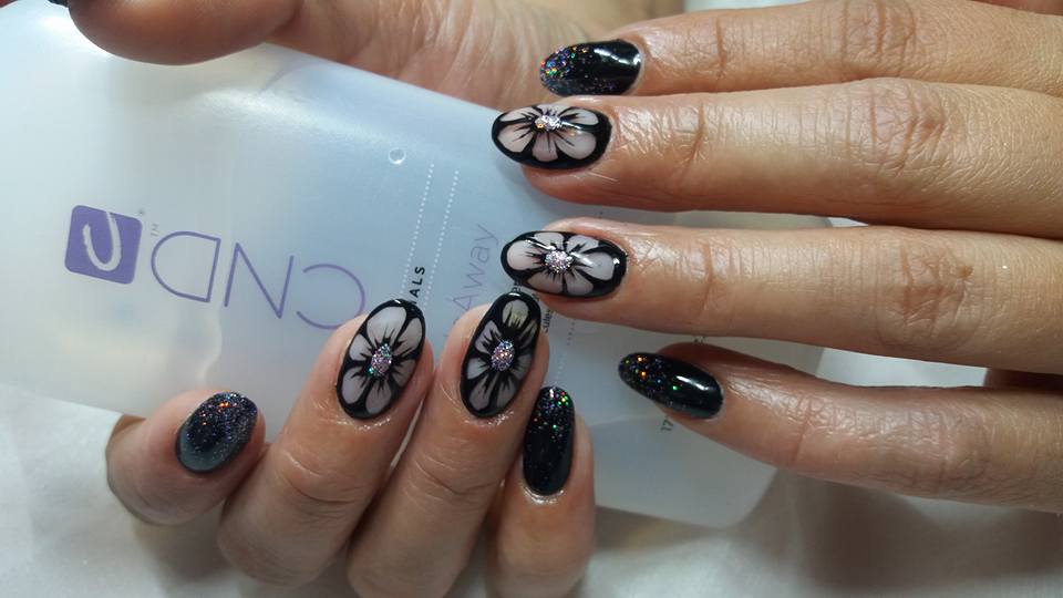 CND Shellac LA22 Nail Design foto 4