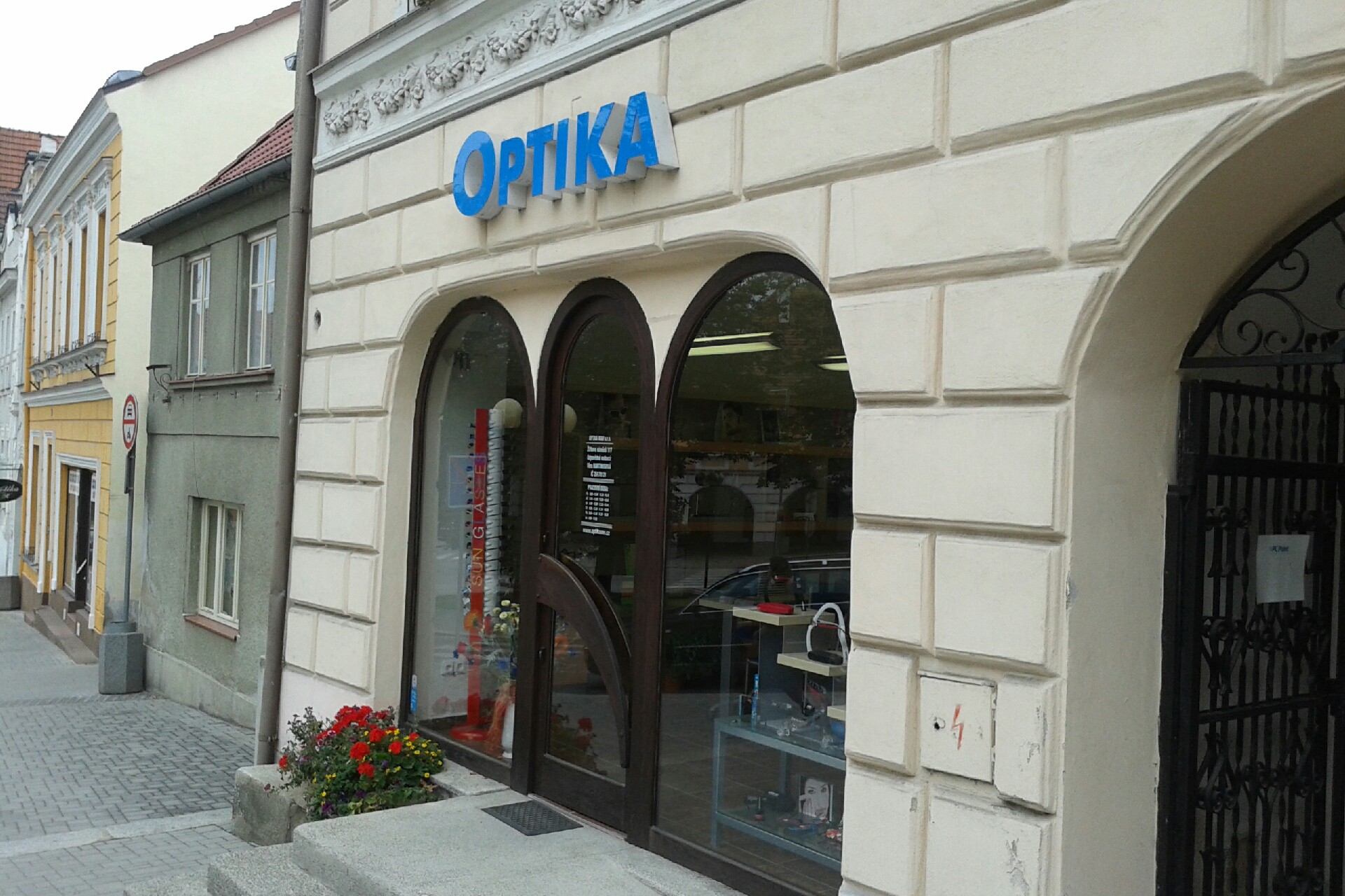 OPTIKA M & V, s.r.o.