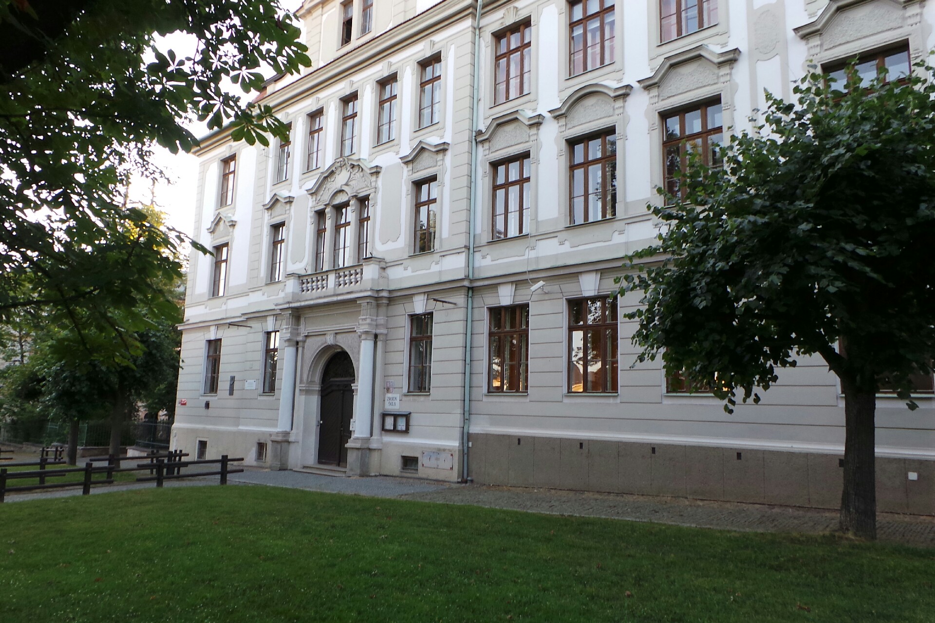 Základní škola, Příbram II, Jiráskovy sady 273 foto 2