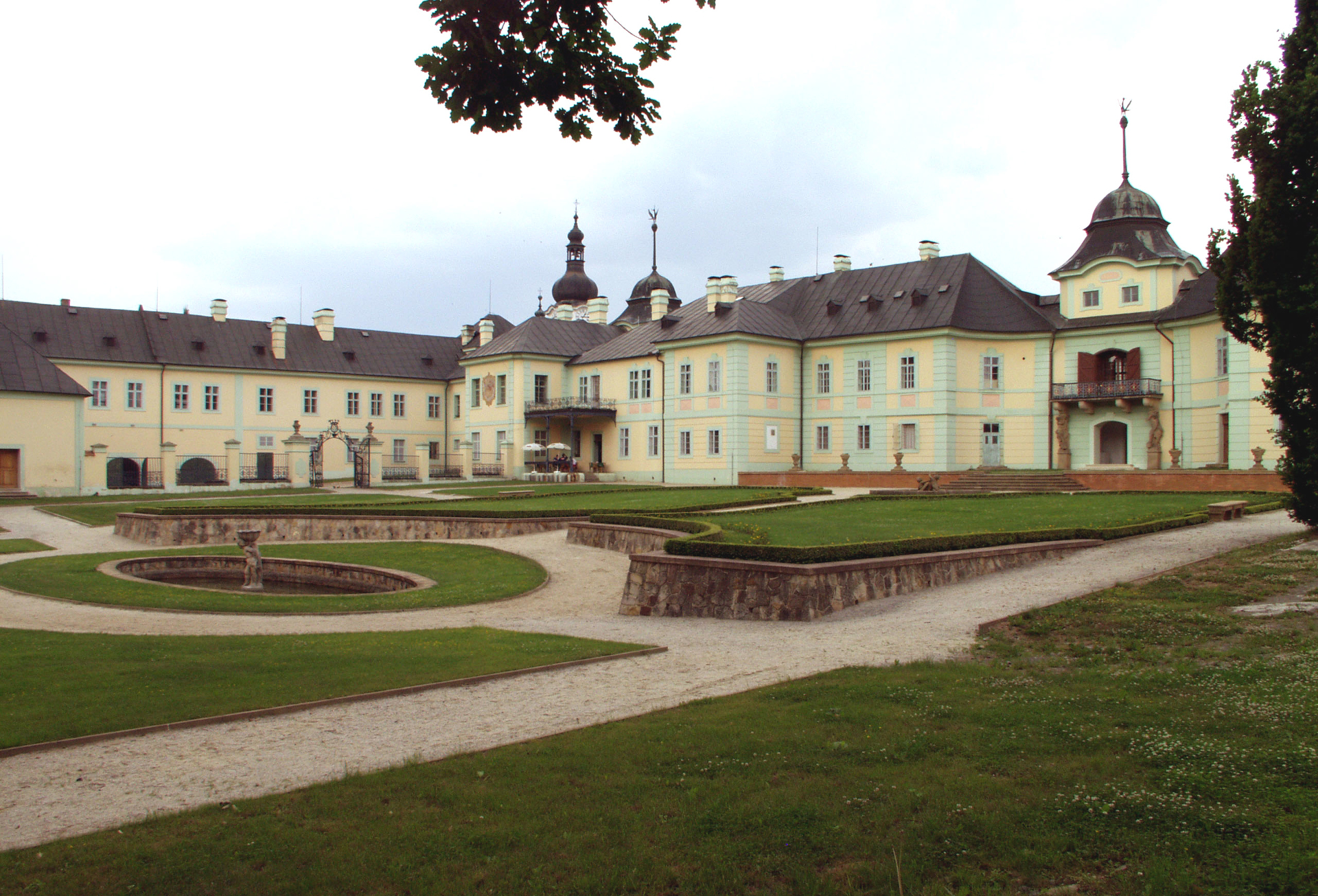 Státní zámek Manětín foto 2