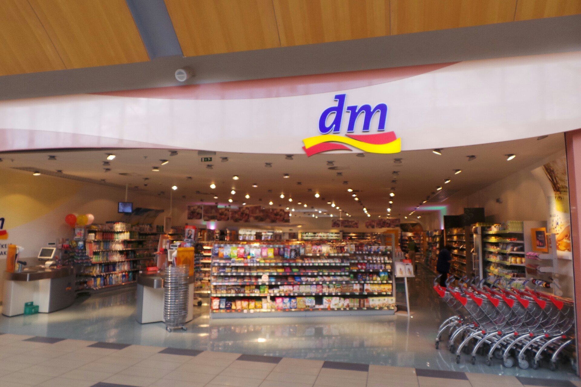 dm drogerie markt s.r.o. foto 1