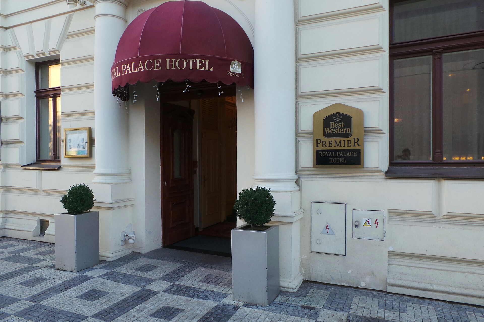 Royal Palace Hotel