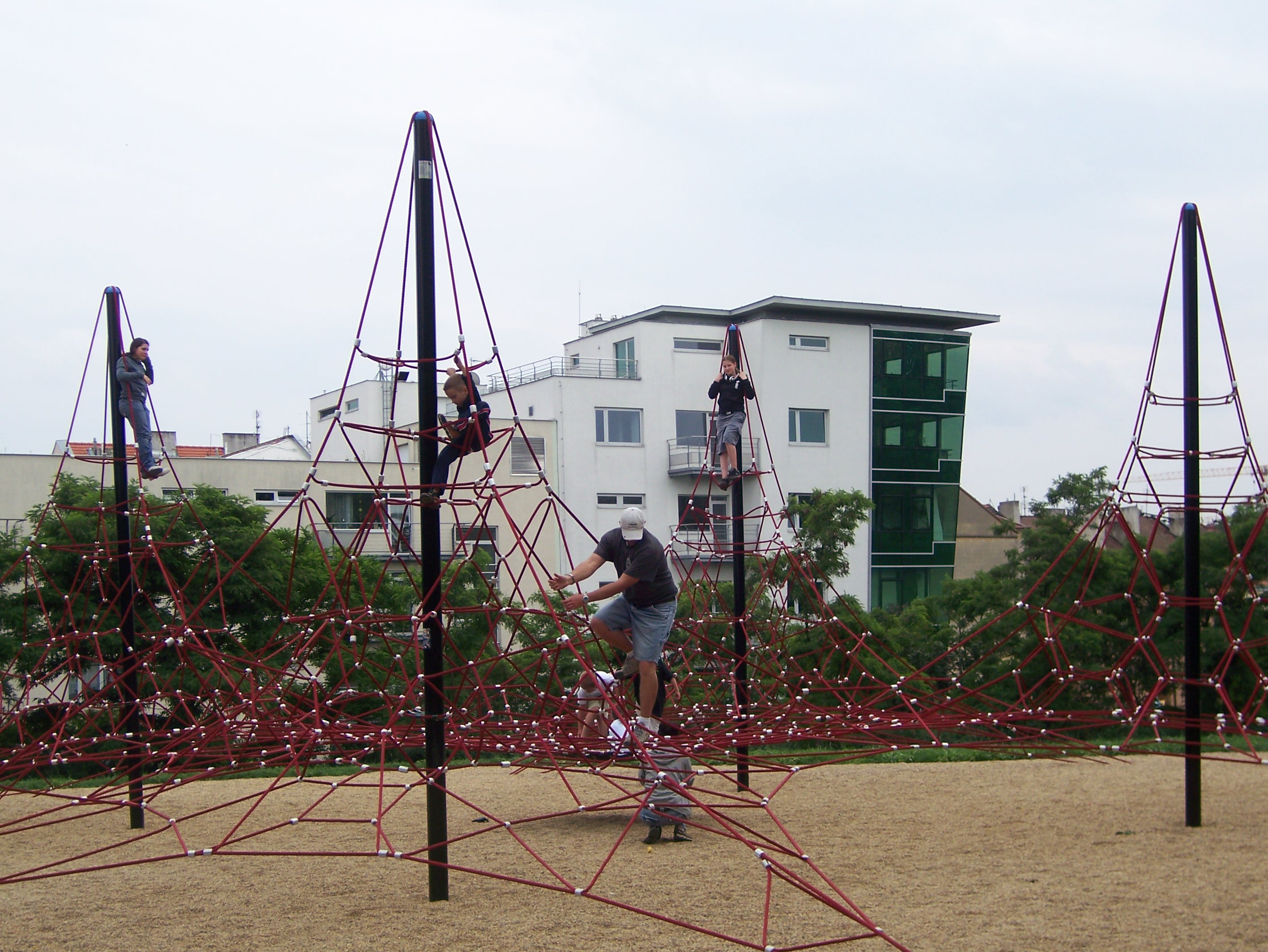 HAGS Praha, s.r.o. - Bezpečná dětská hřiště foto 3