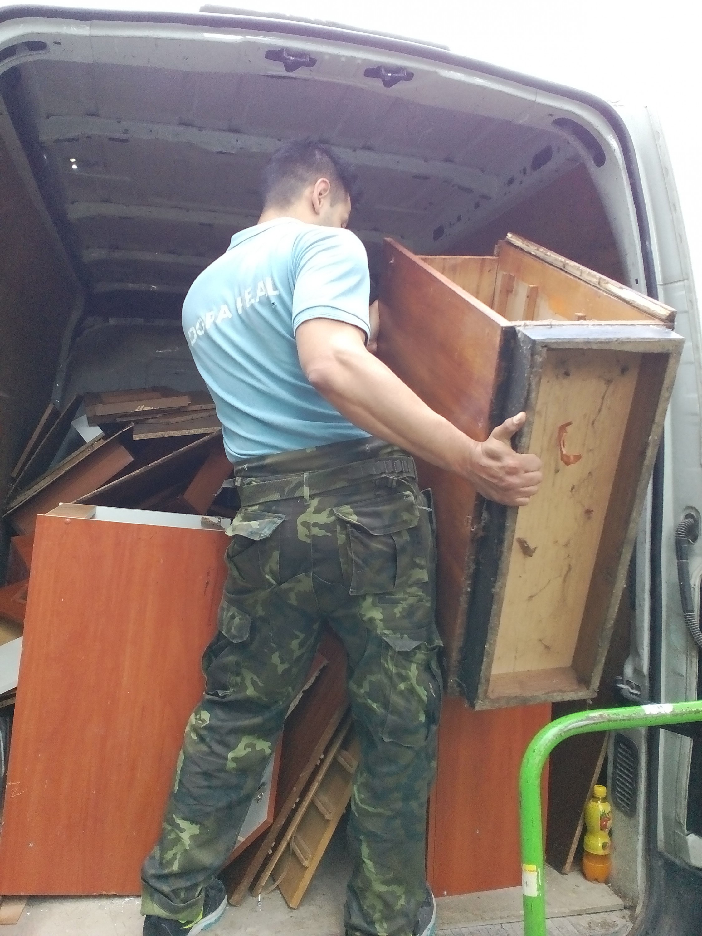 Odvoz starého nábytku foto 2