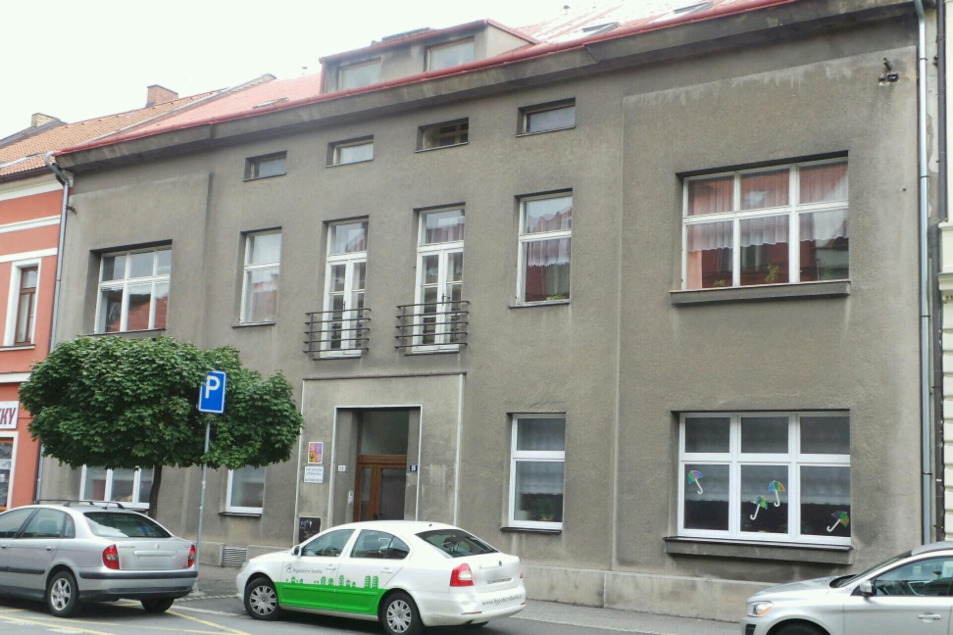 Dvouletá katolická střední škola a mateřská škola