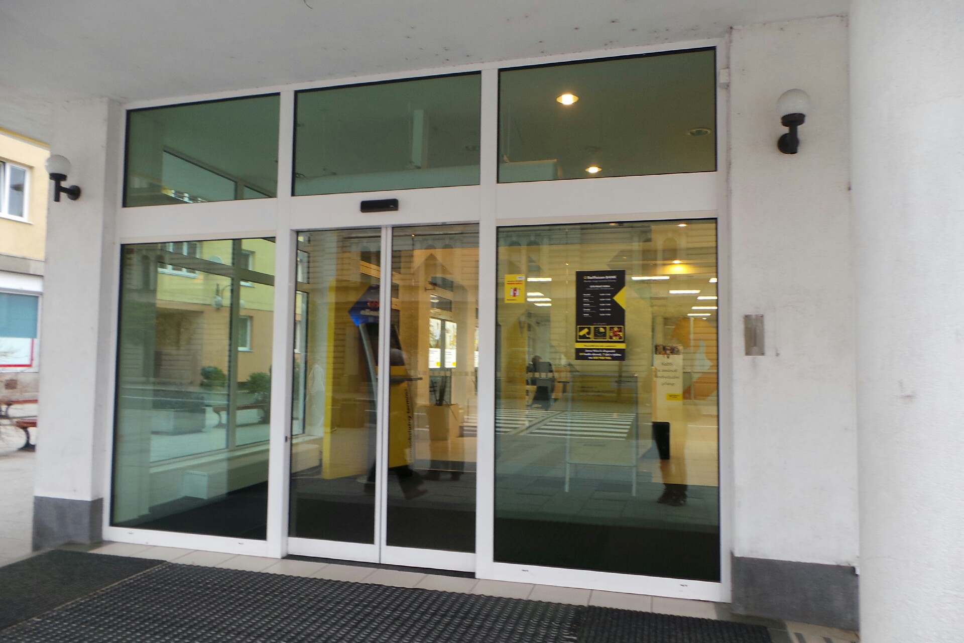 Raiffeisenbank - bankomat