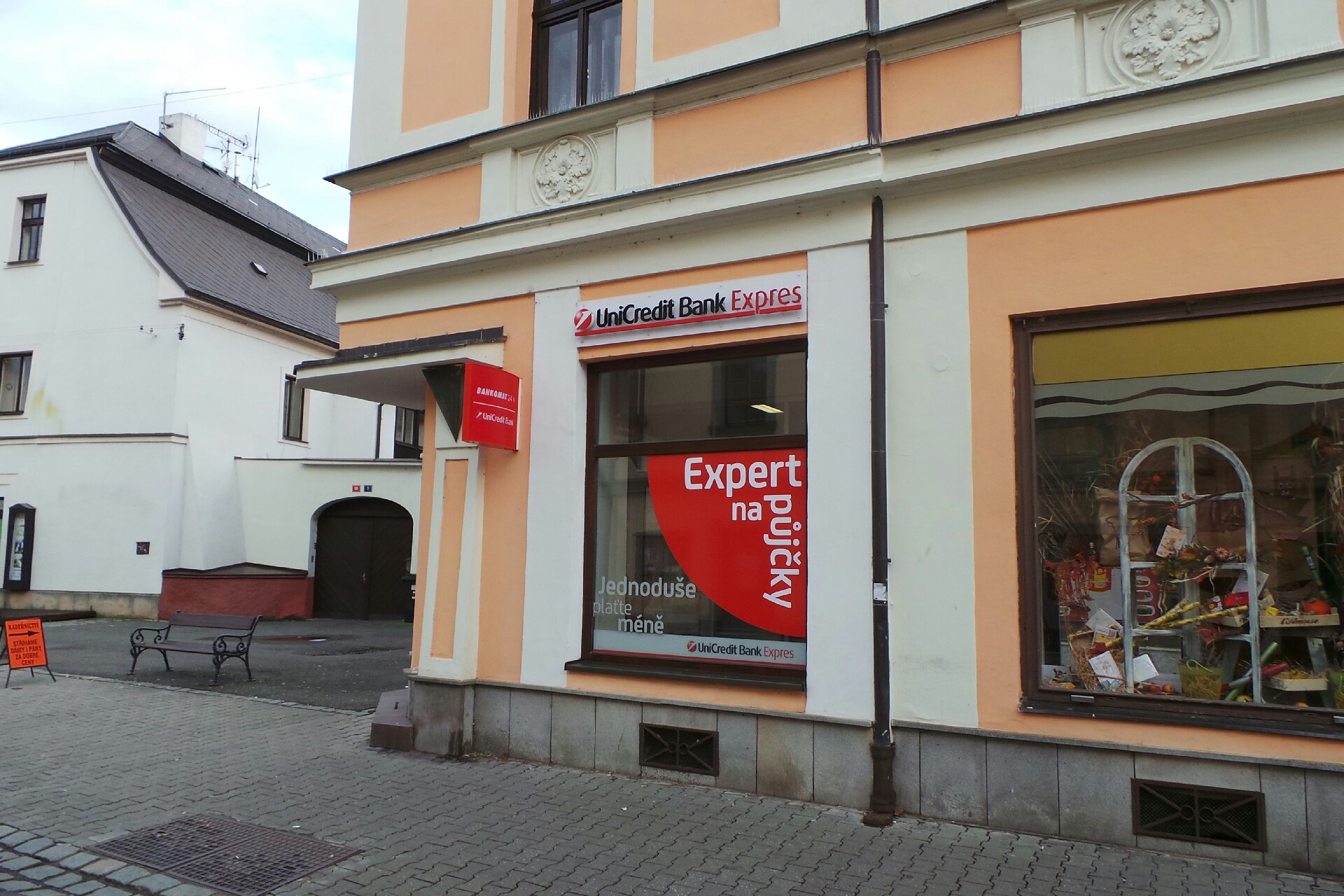 Bankomat UniCredit Bank Czech Republic foto 2