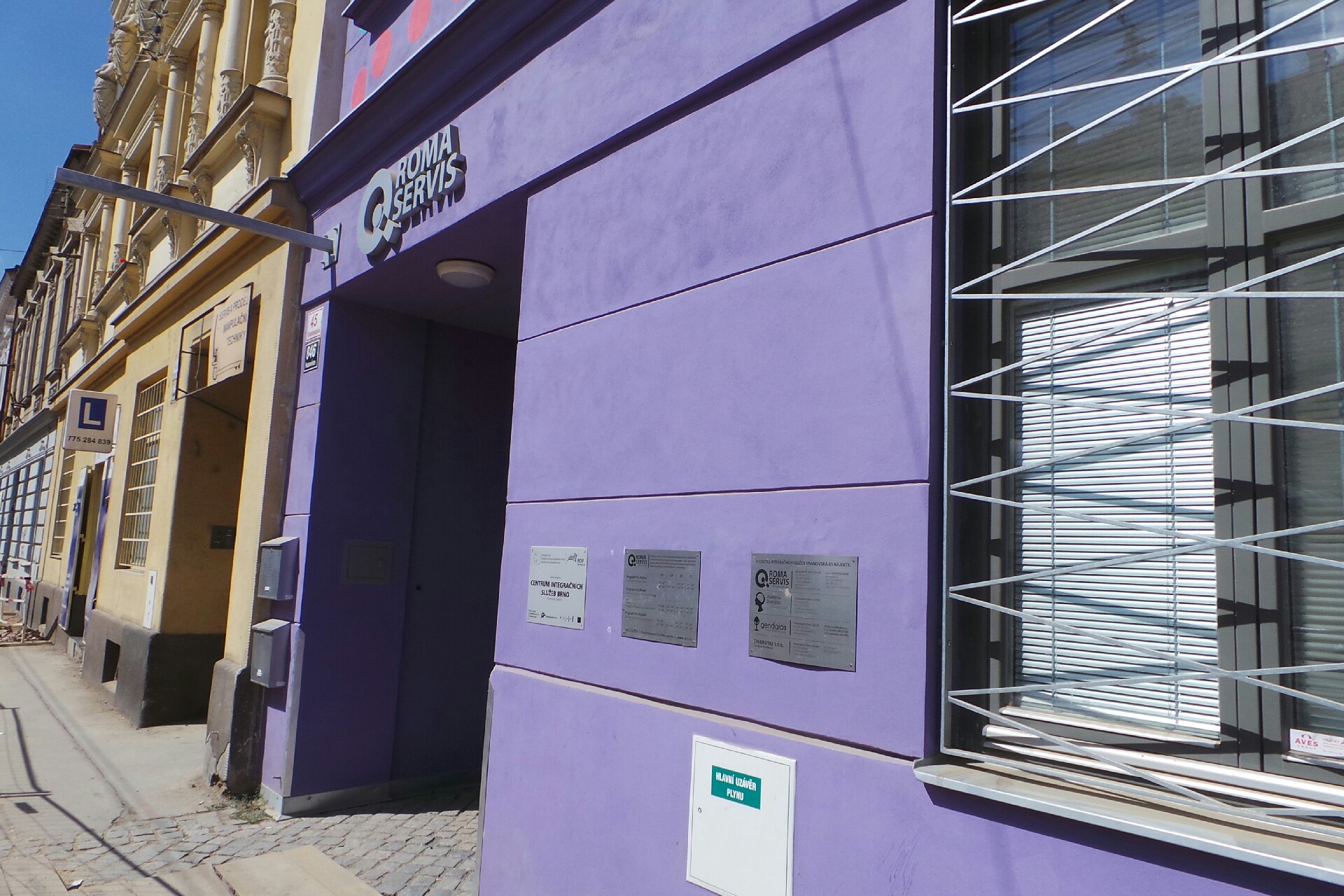 IQ Roma servis, z.s.