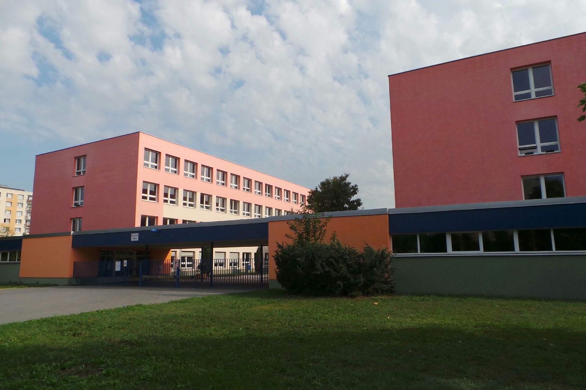 Základní škola a mateřská škola Pardubice-Pardubičky, Kyjevská 25 