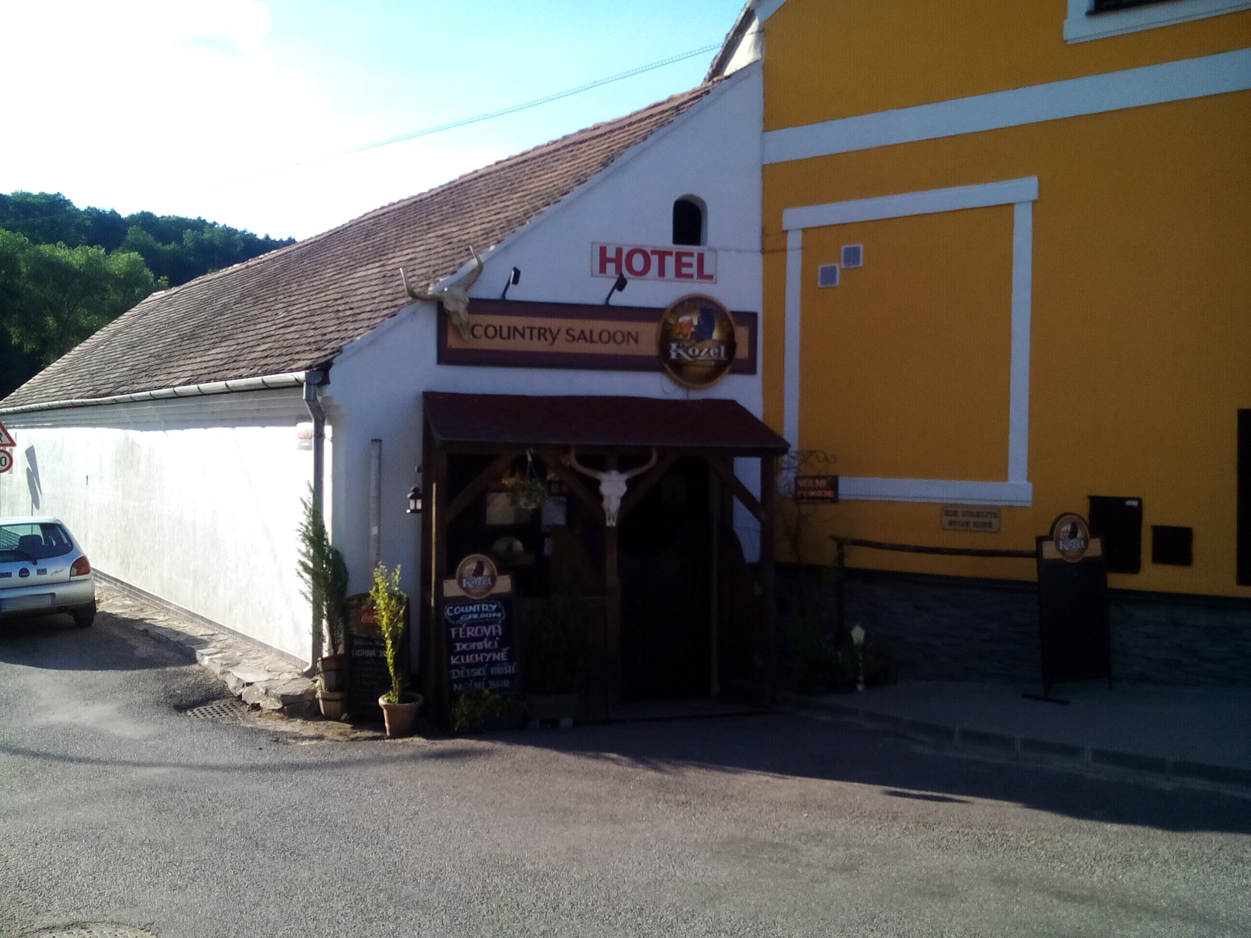 Restaurace COUNTRY SALOON foto 2