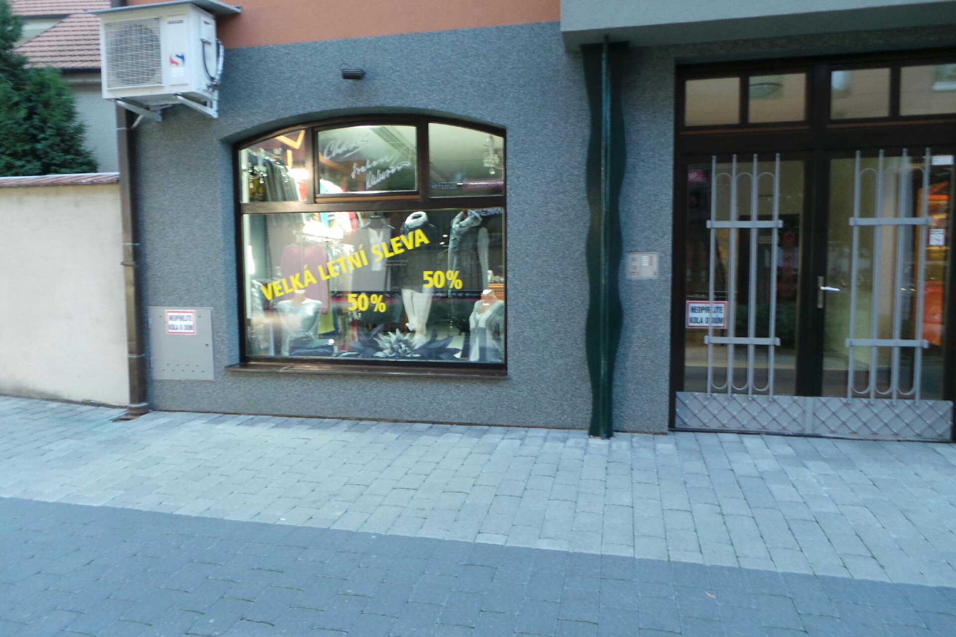 Prodej oblečení Hradební 1244