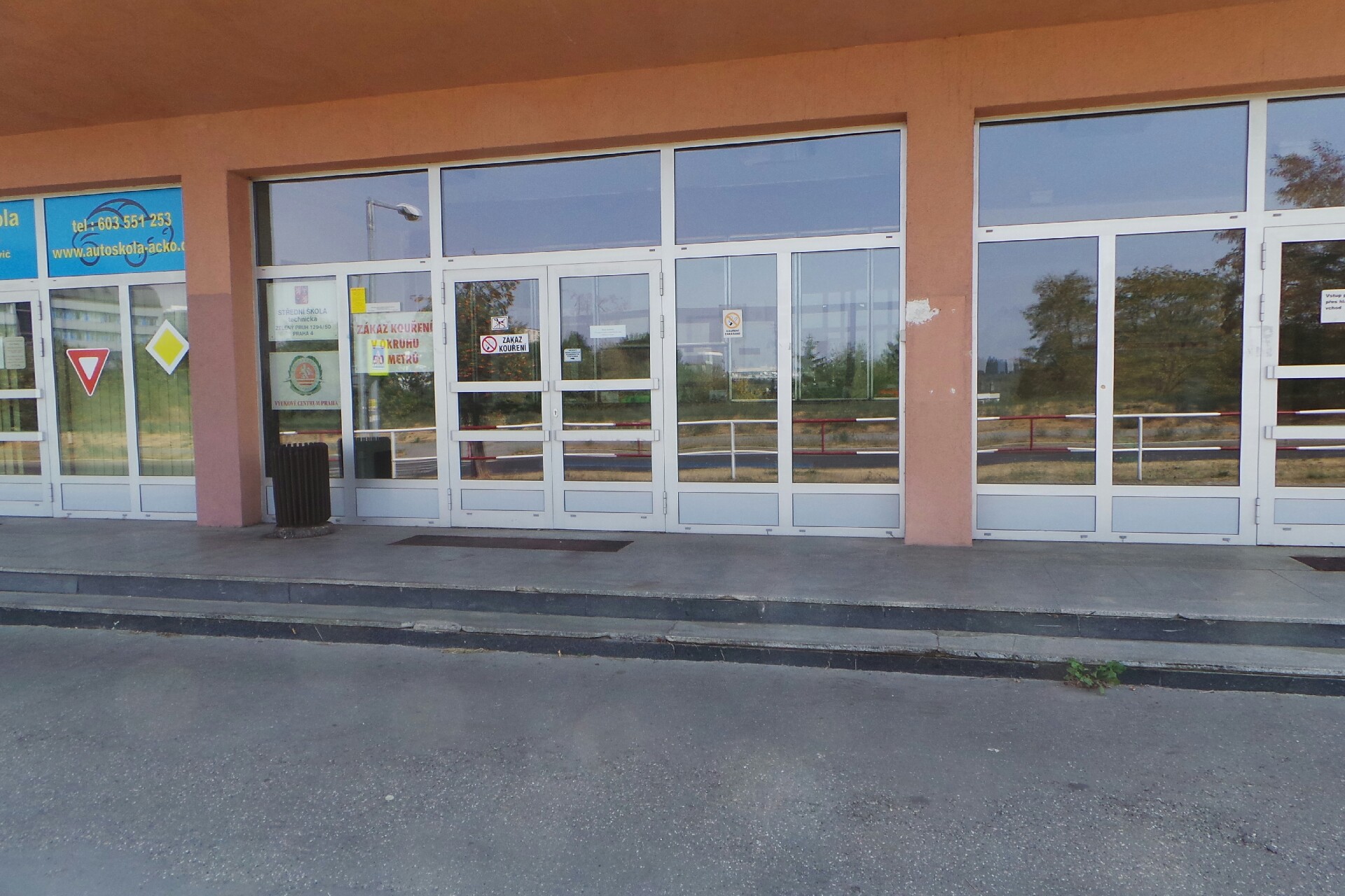 Akademie řemesel Praha - Střední škola technická - tenisové kurty