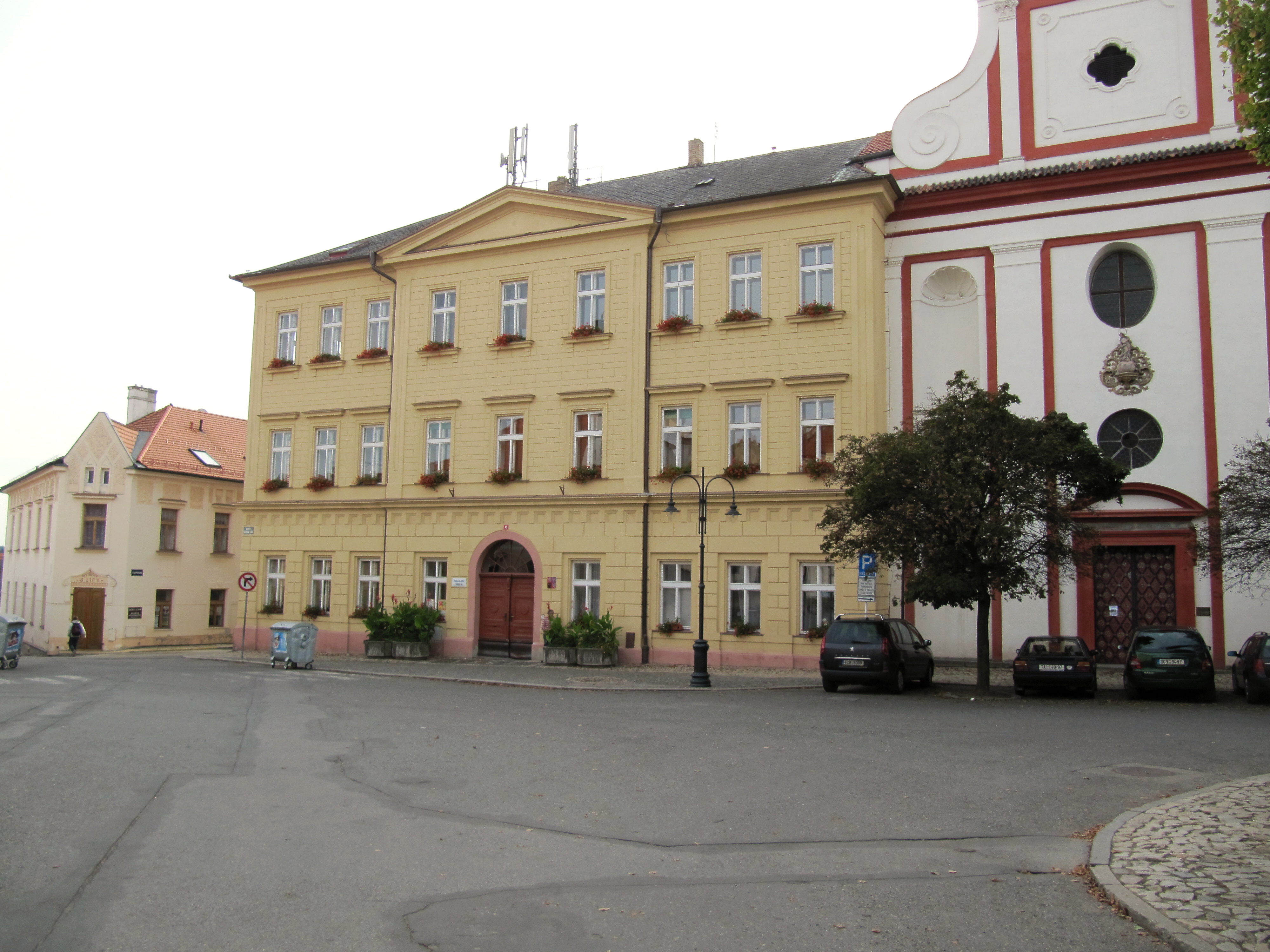 Základní škola a Mateřská škola Tábor, náměstí Mikuláše z Husi 45