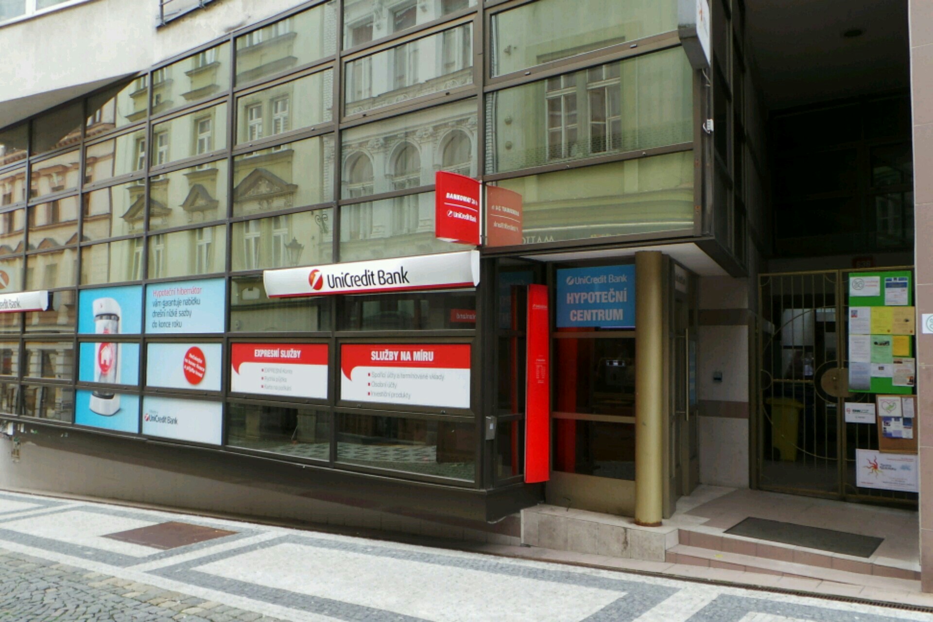 UniCredit Bank Czech Republic and Slovakia, a.s. foto 2