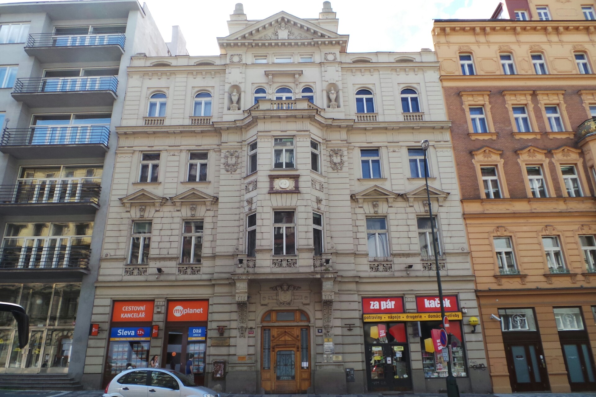 JUDr. Lenka Vančatová