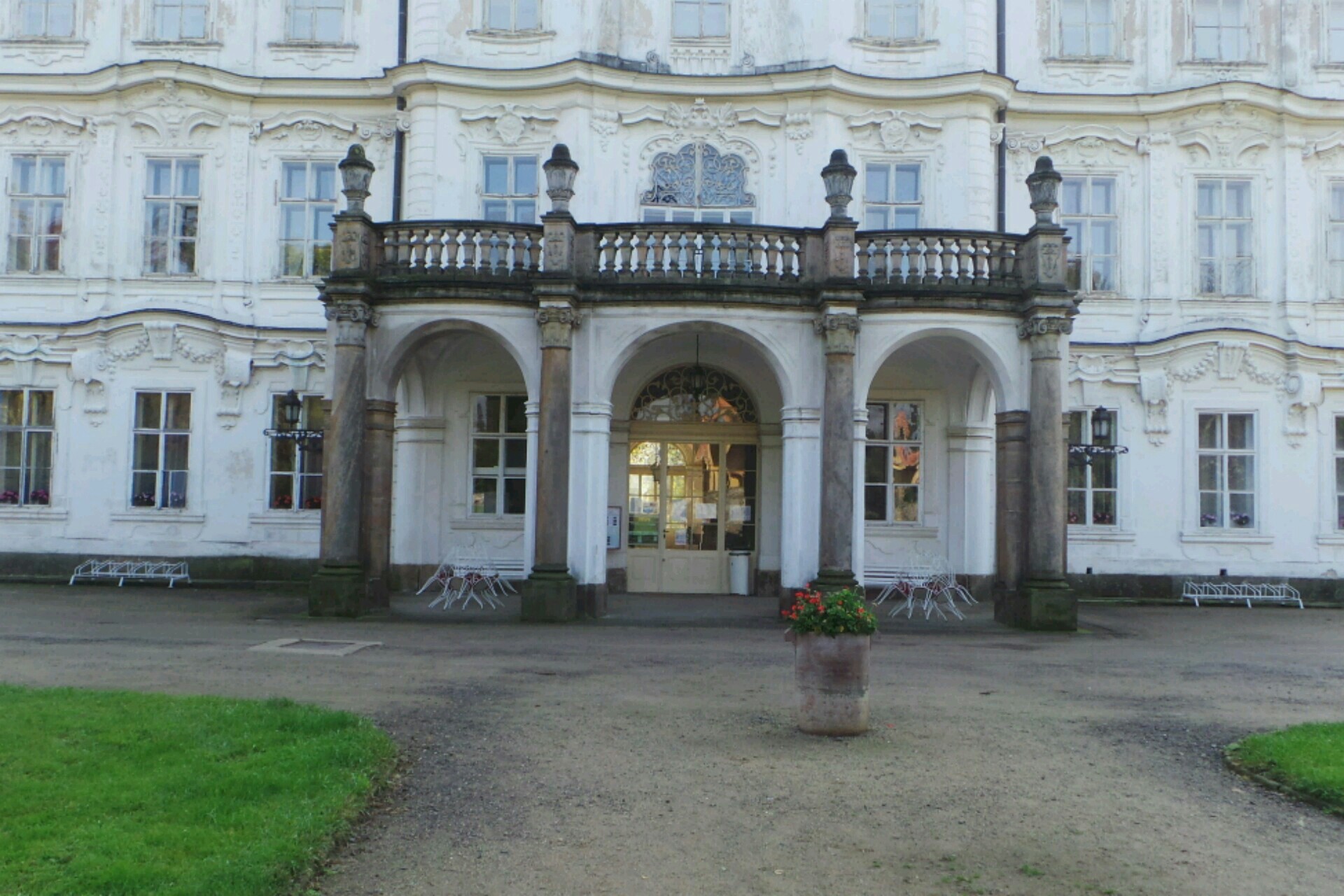 Státní zámek Ploskovice foto 3