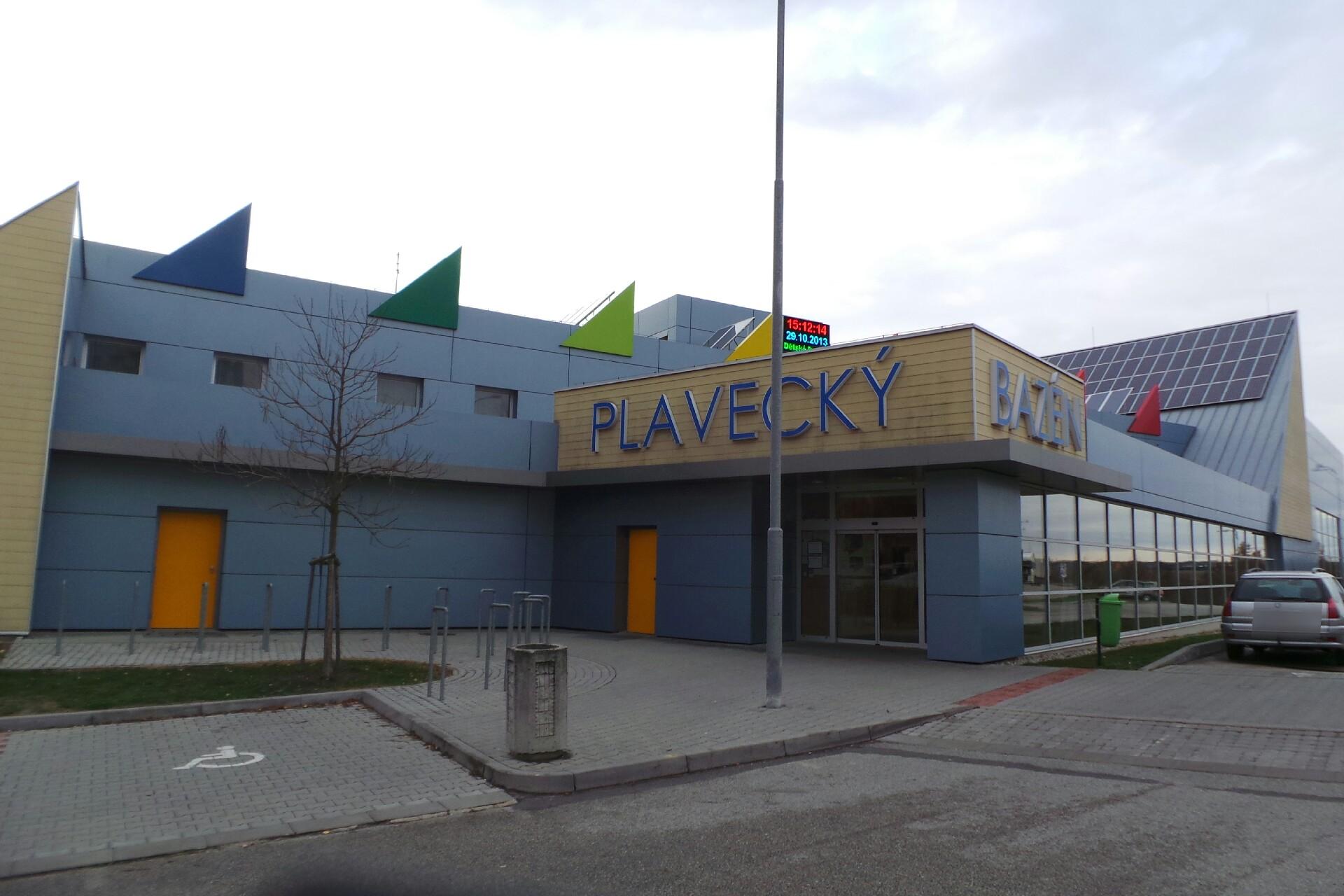 Plavecký bazén a venkovní aquapark - Služby města Jindřichův Hradec