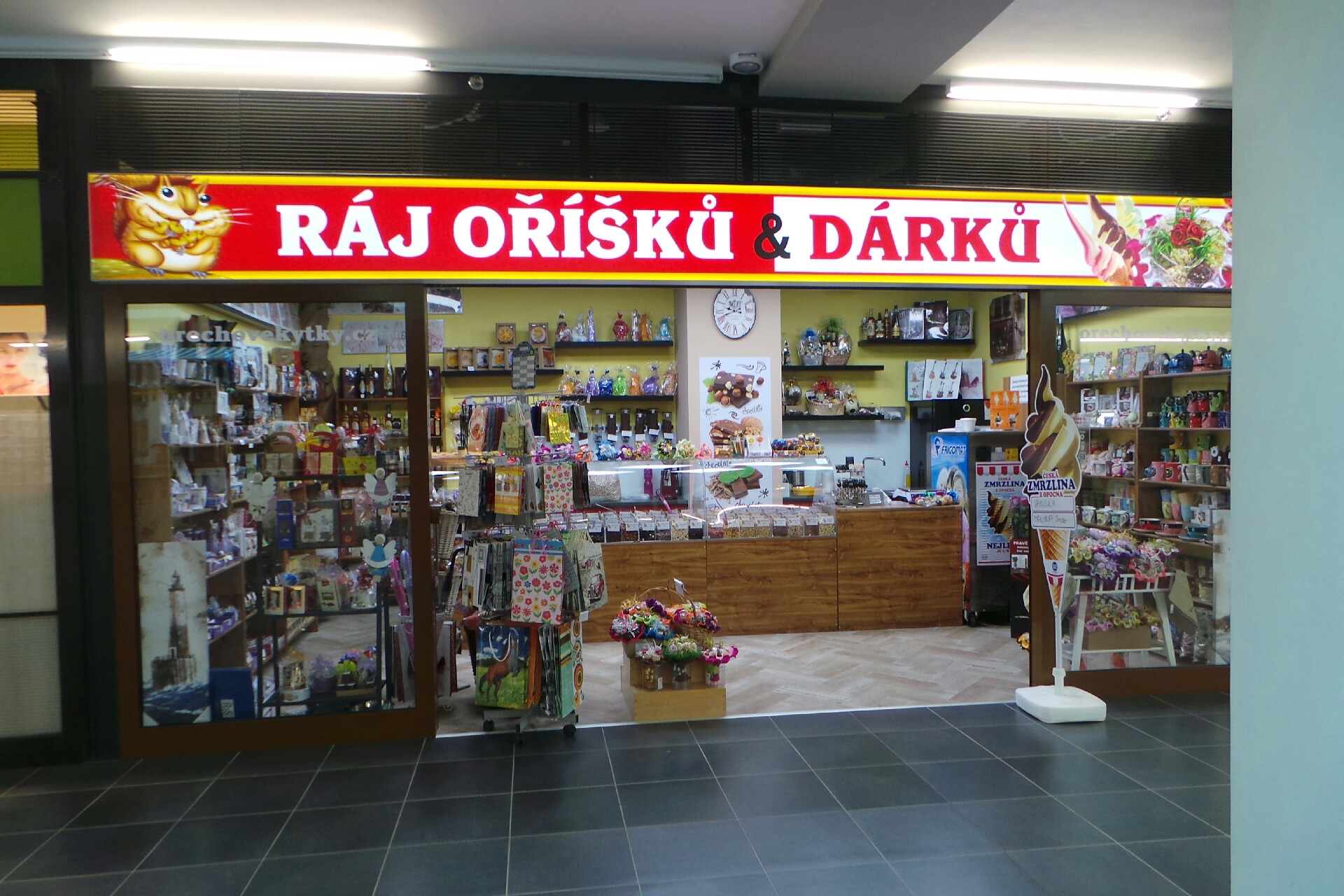 RÁJ OŘÍŠKŮ A DÁRKŮ