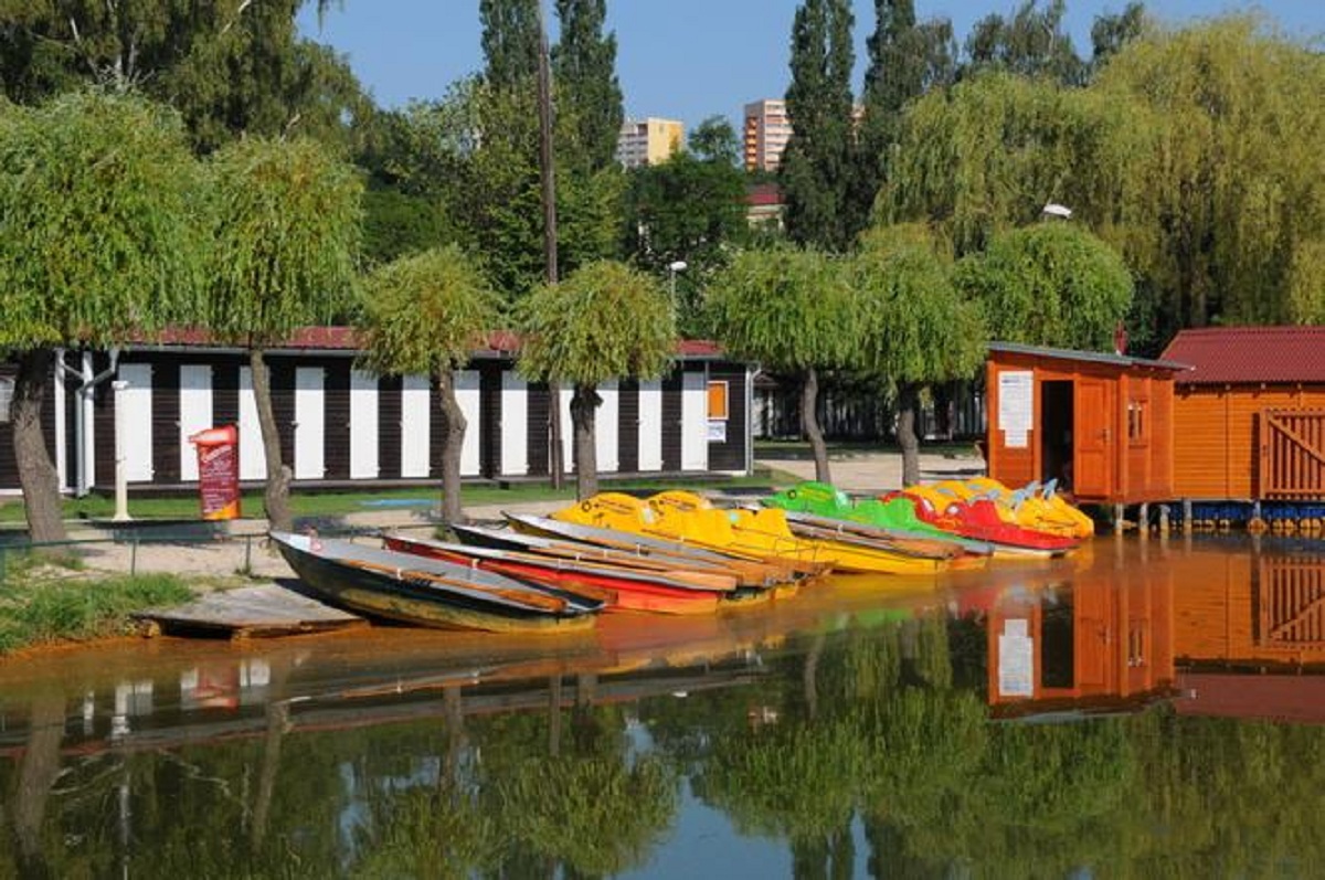 Půjčovna lodiček Kamencové jezero