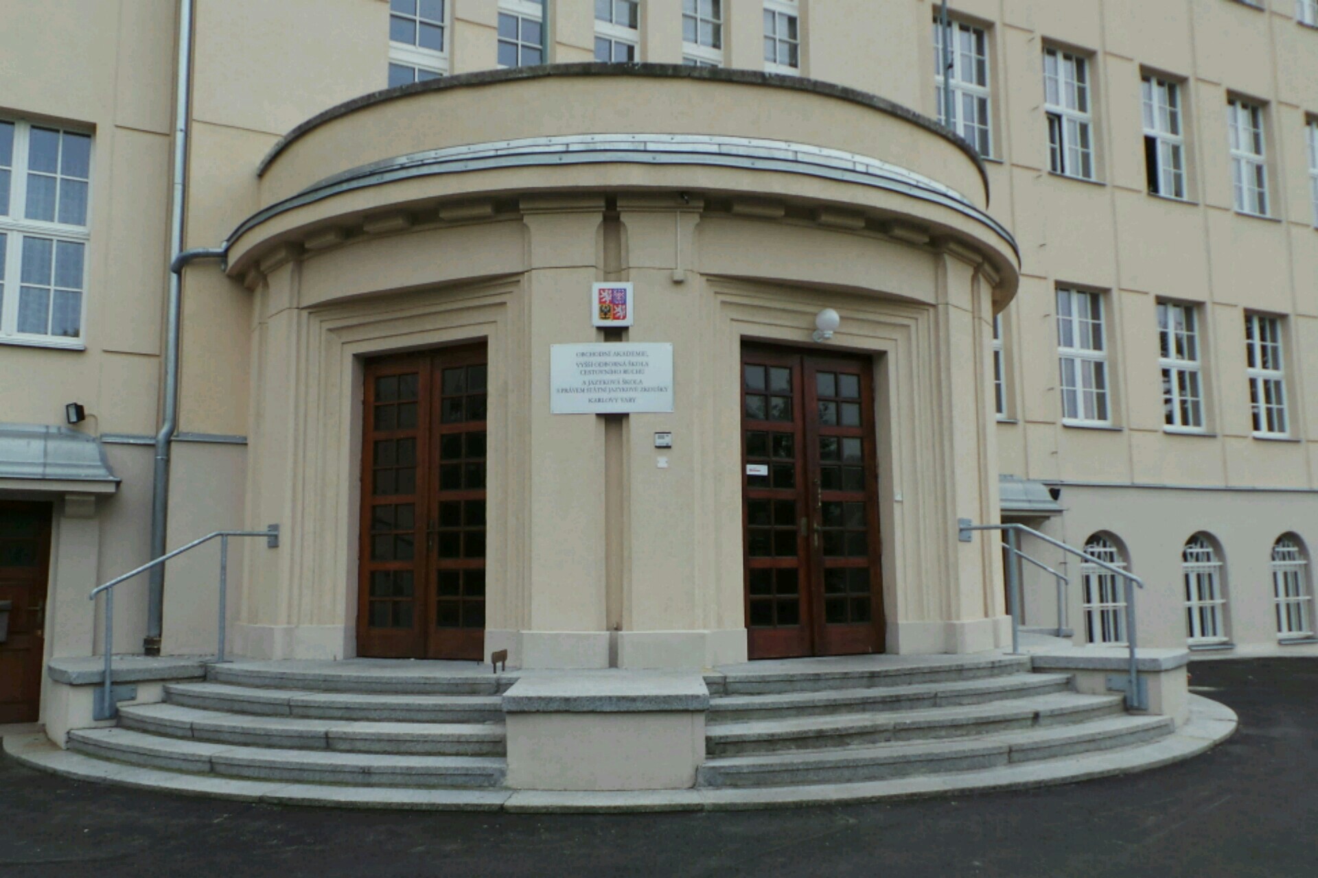 Obchodní akademie, vyšší odborná škola cestovního ruchu a jazyková škola s právem státní jazykové zkoušky Karlovy Vary