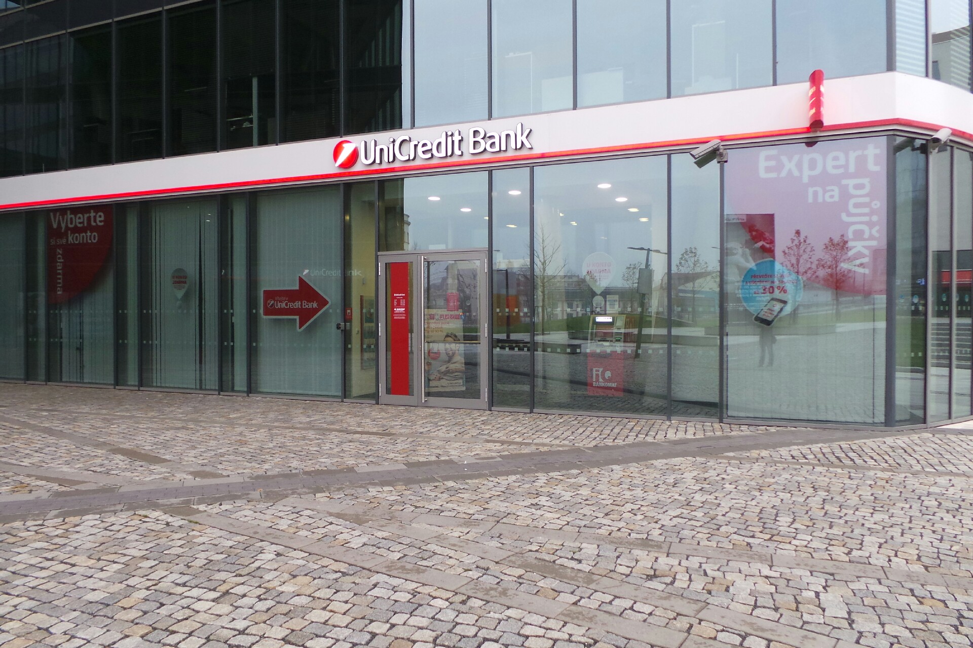 Bankomat UniCredit Bank Czech Republic foto 2