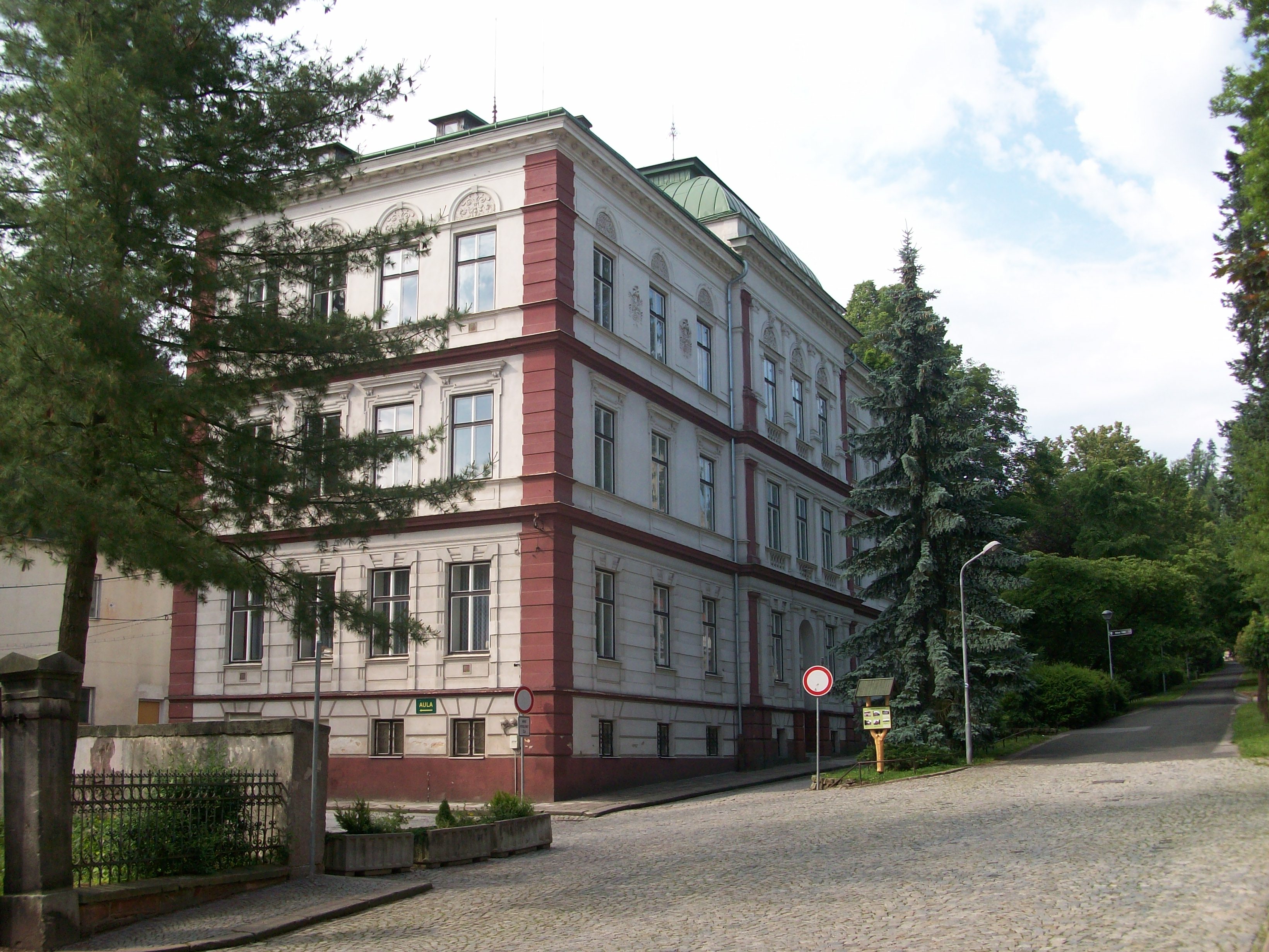 Česká lesnická akademie Trutnov - střední škola a vyšší odborná škola