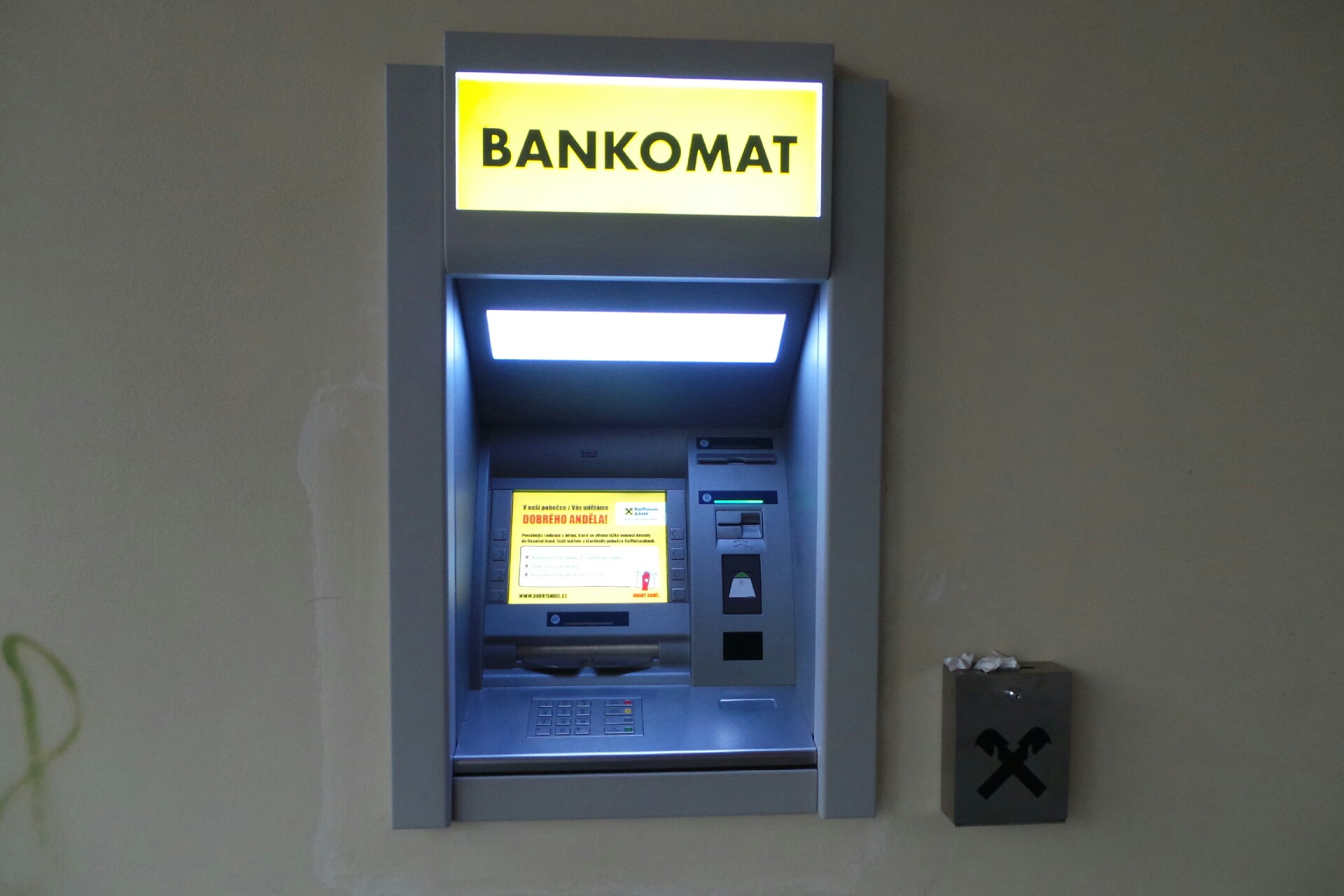 Raiffeisenbank - bankomat