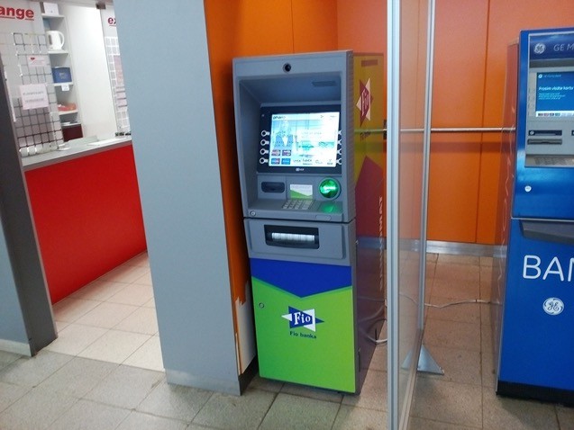 Fio banka - bankomat i vkladomat foto 2