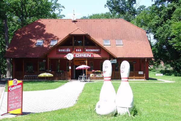 Bowling Hluboka (Bowling Hluboká, bowling zábavu, bowlingového centra, centra nebo) Bowling Hluboka