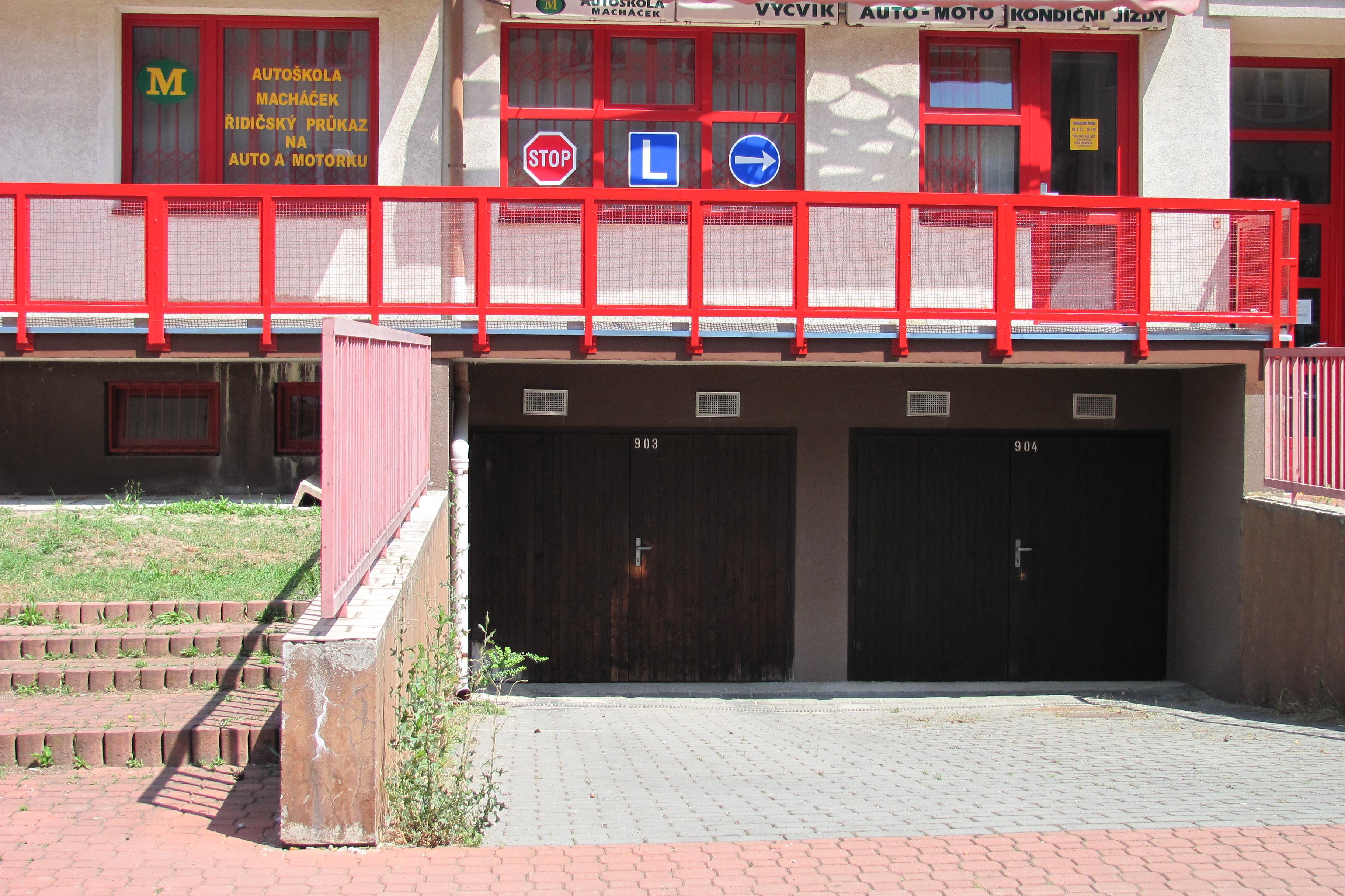 AUTOŠKOLA MACHÁČEK