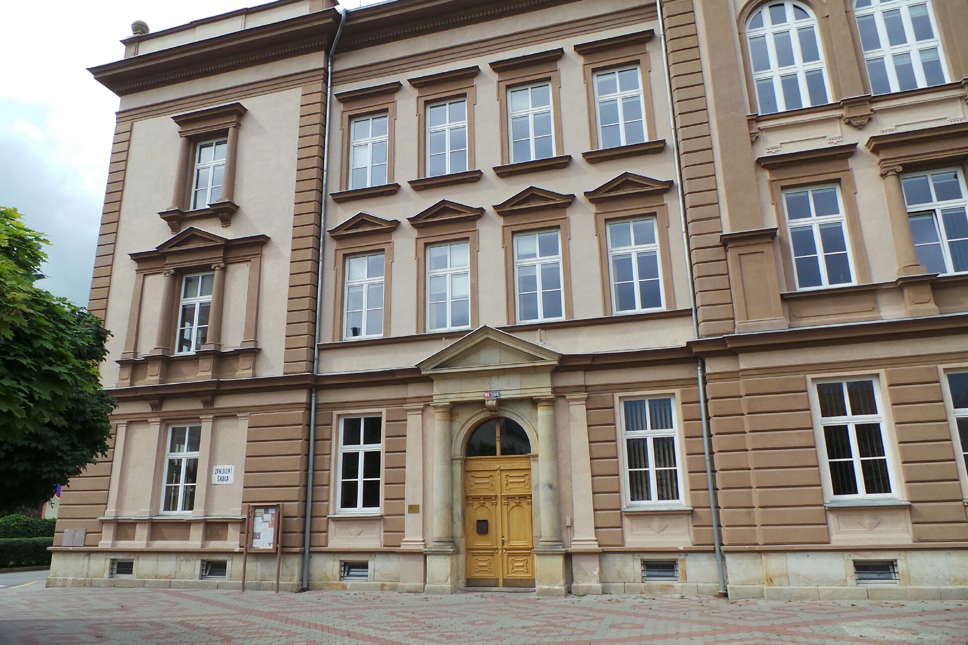 ZŠ Kralupy nad Vltavou, Komenského nám.