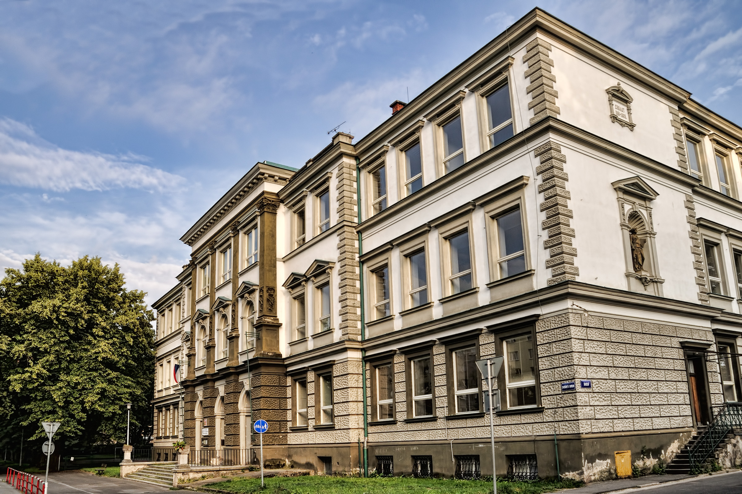 ZŠ Krnov, Dvořákův okruh