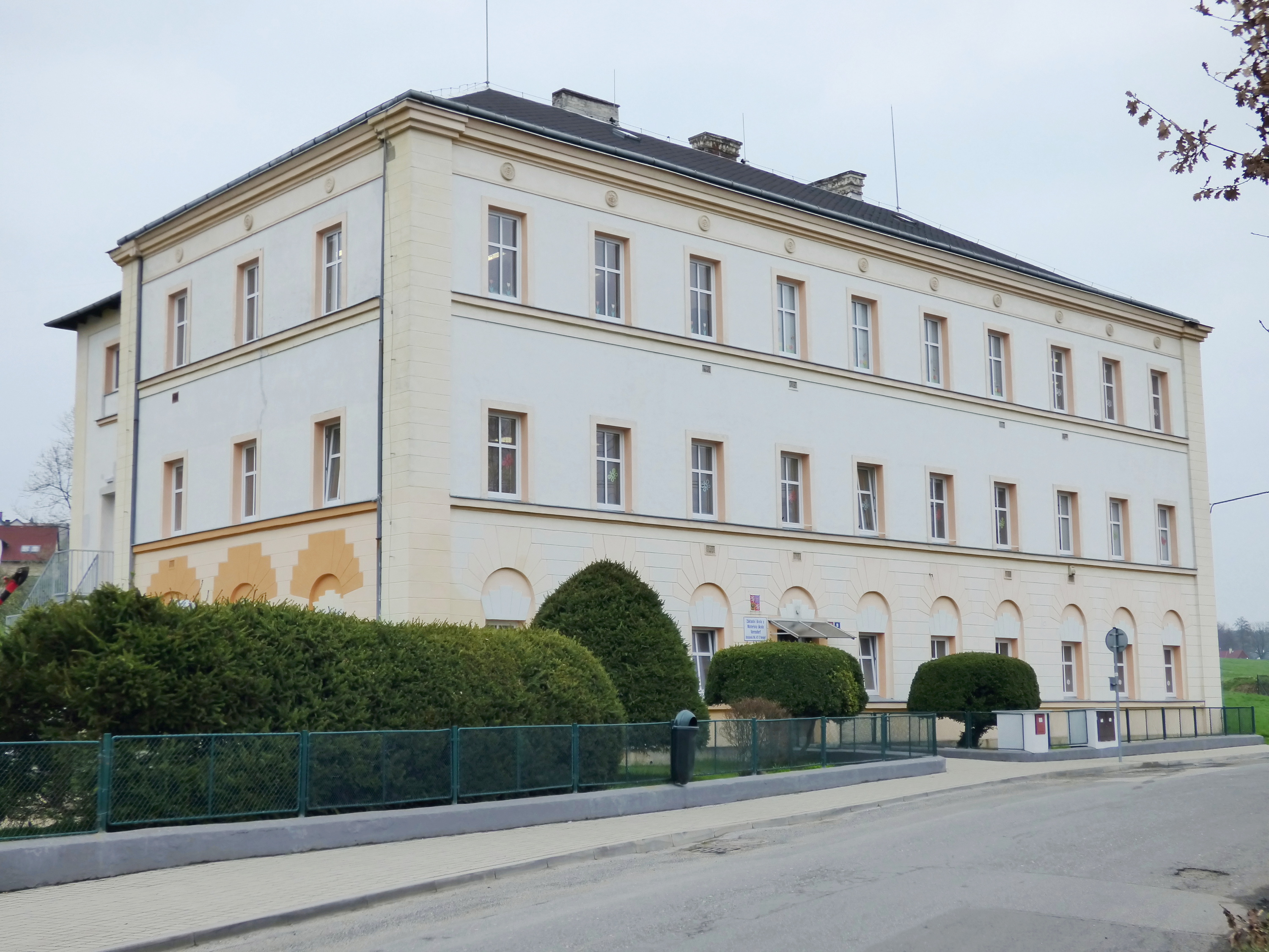 Základní škola a Mateřská škola Varnsdorf, Bratislavská 994, okres Děčín