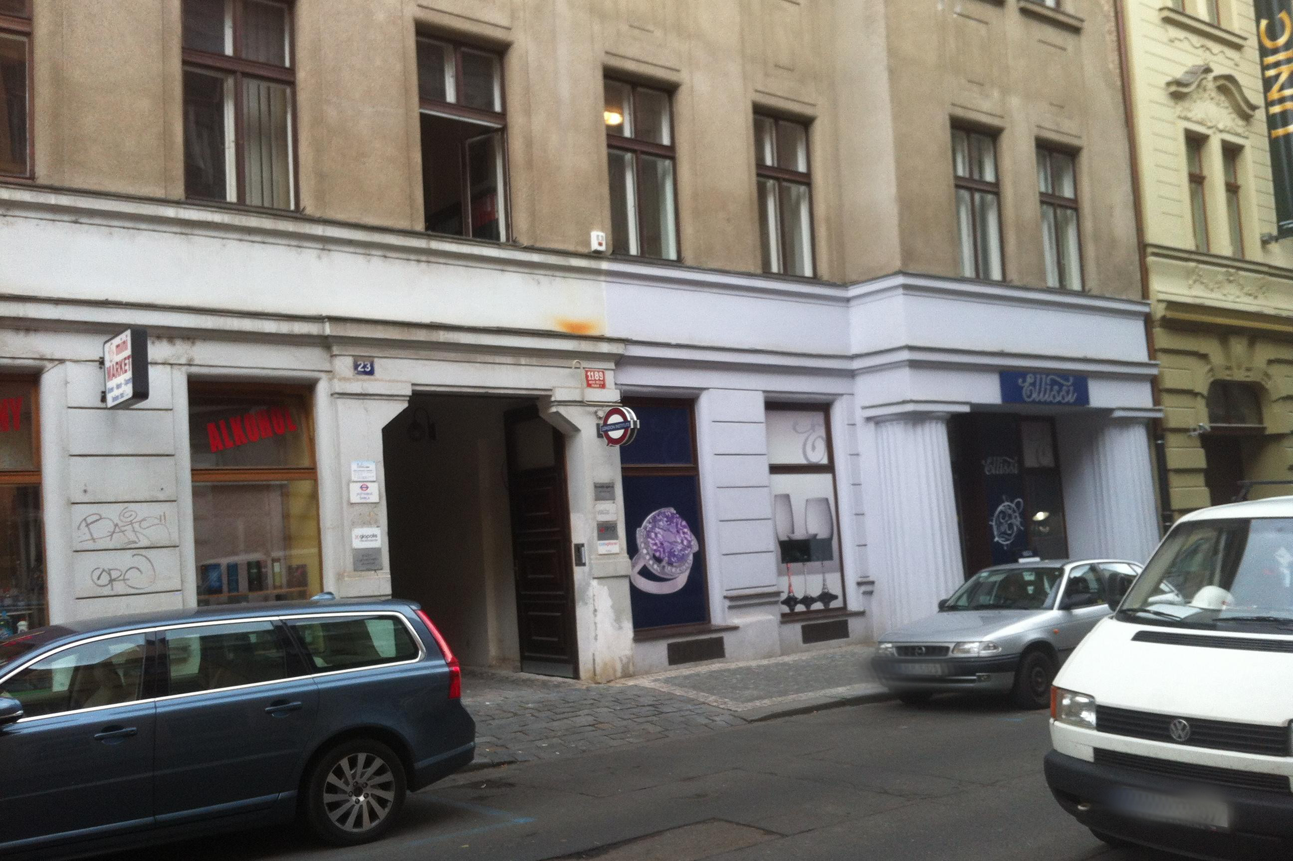 LONDON INSTITUTE PRAHA, s.r.o.